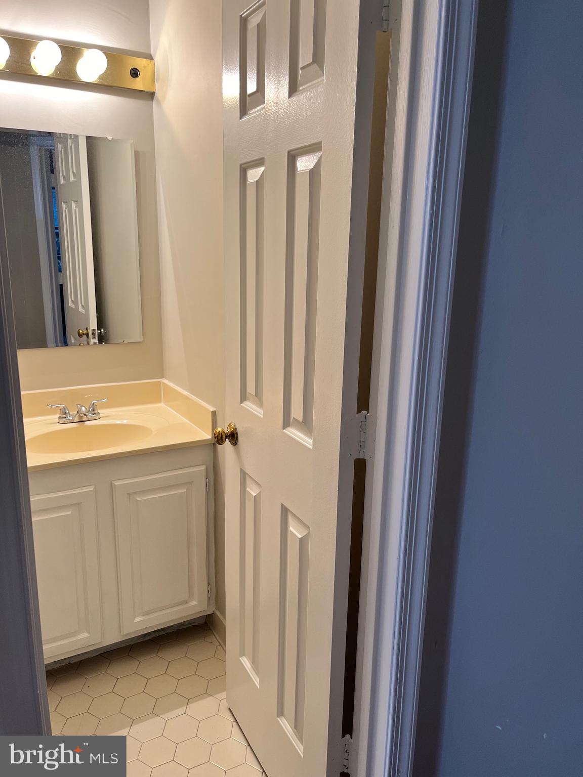 FOREST VIEW - Residential Lease