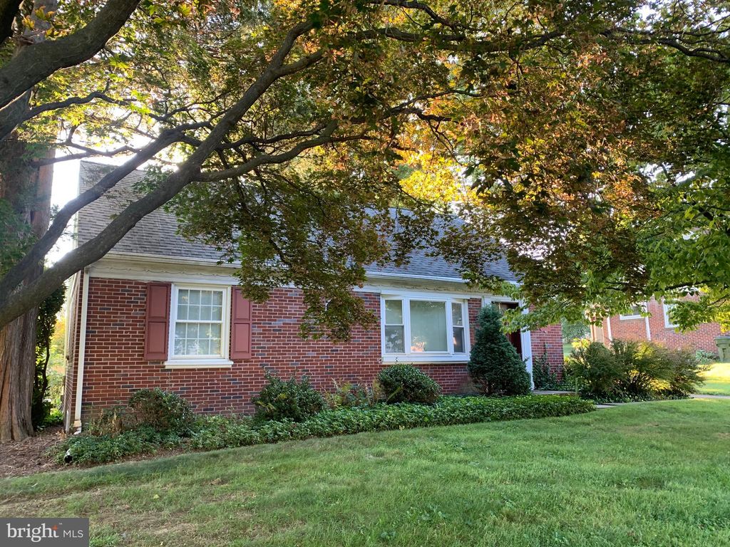Photo of 135 CRESTMONT AVE, LANCASTER, PA 17602 (MLS # PALA2038190)