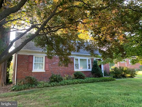 Photo of 135 CRESTMONT AVE, LANCASTER, PA 17602 (MLS # PALA2038190)