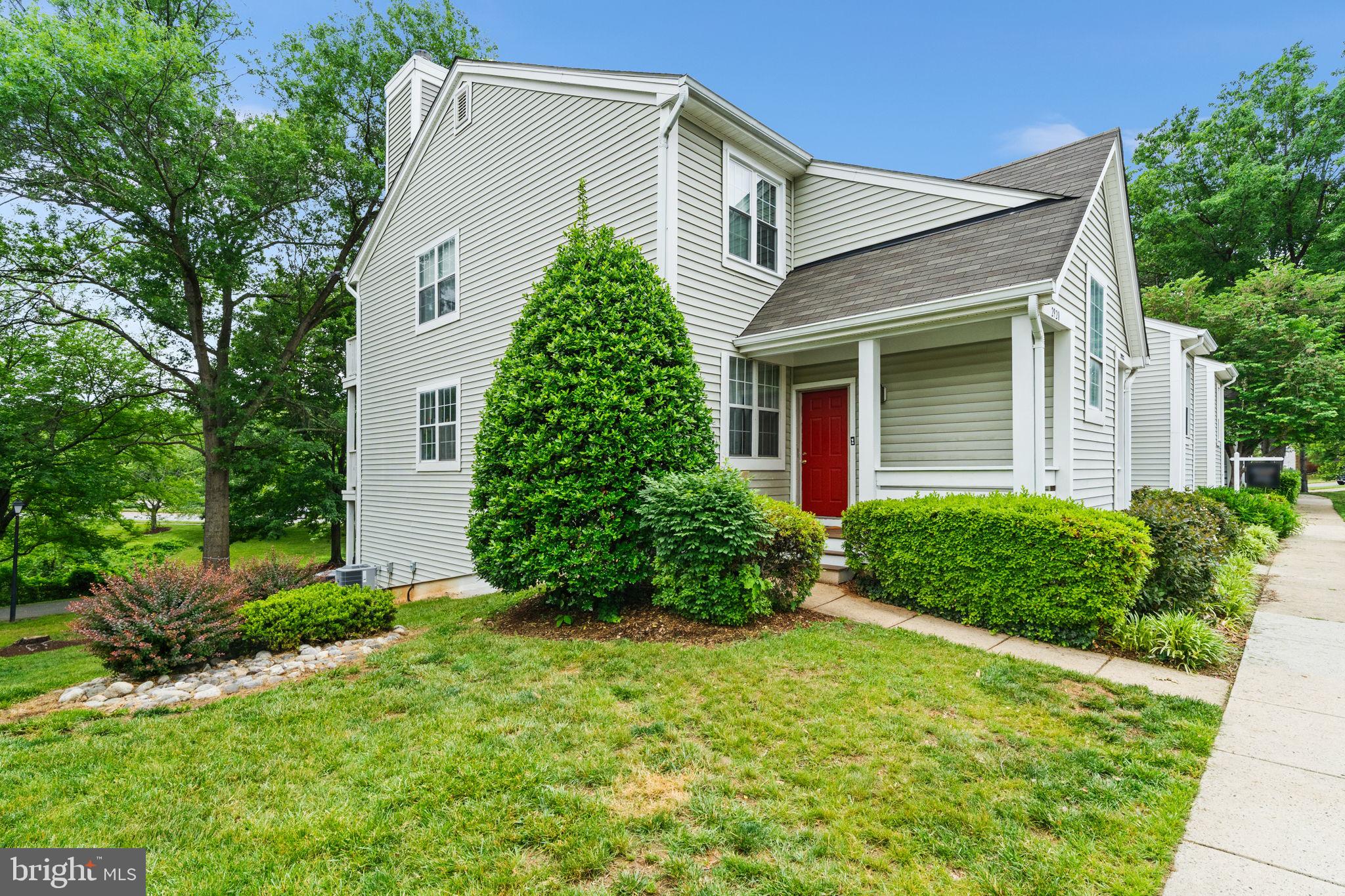 2912 YARLING COURT
