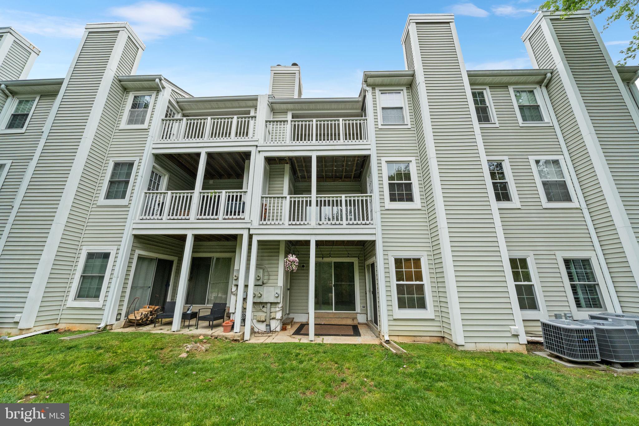 2912 YARLING COURT