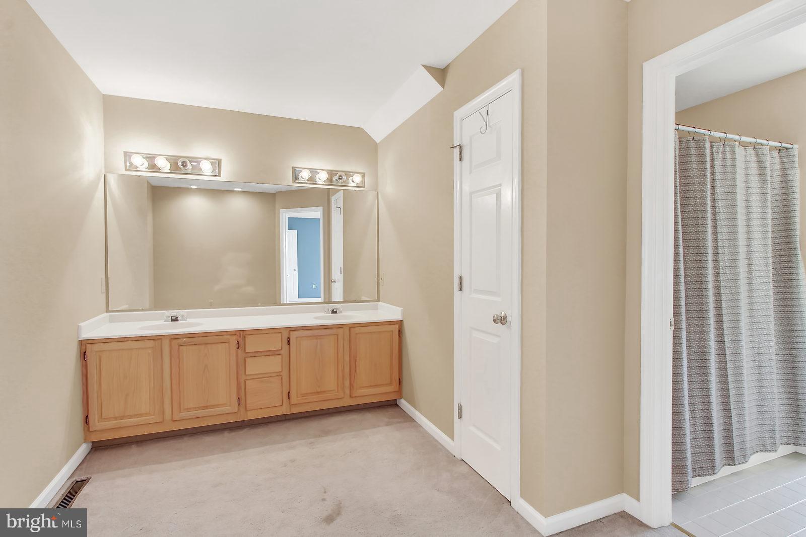 STONE HILL FARMS - Residential