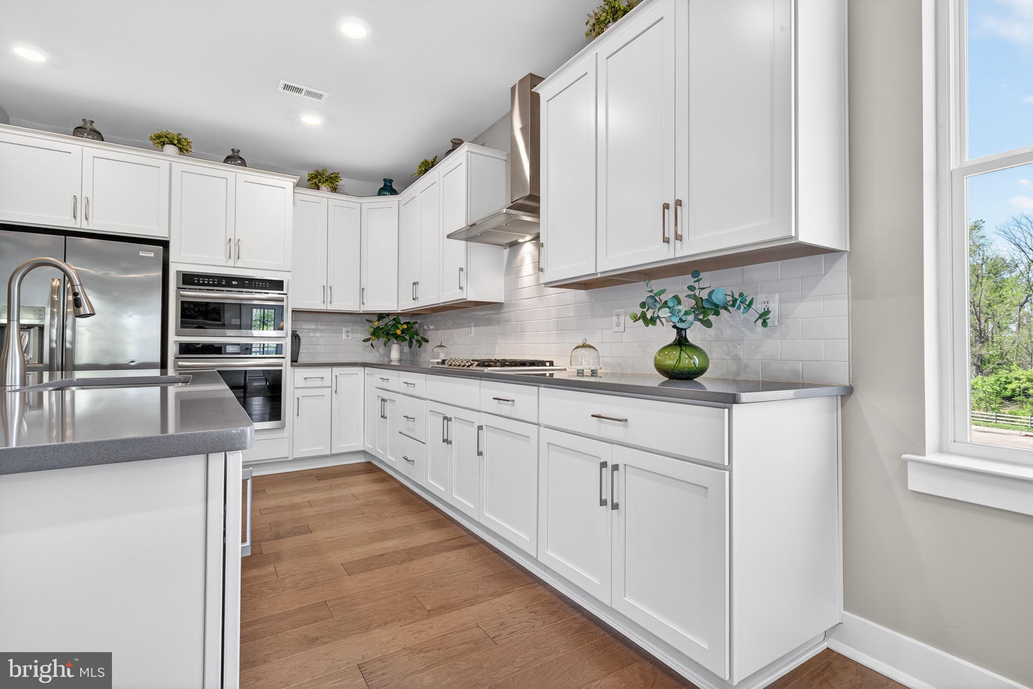 HILLVIEW - Residential