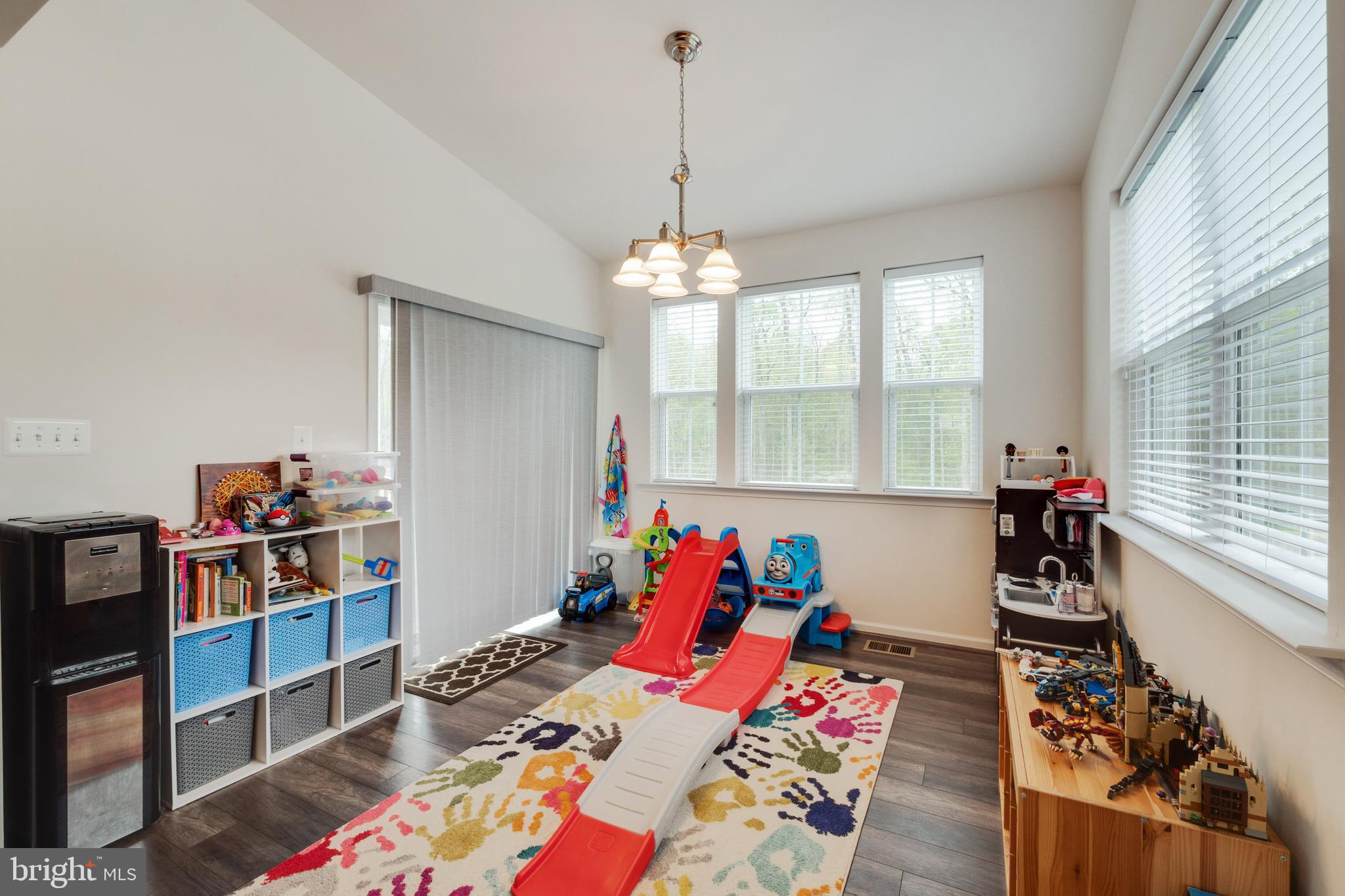 WINDSOR MANOR - Residential