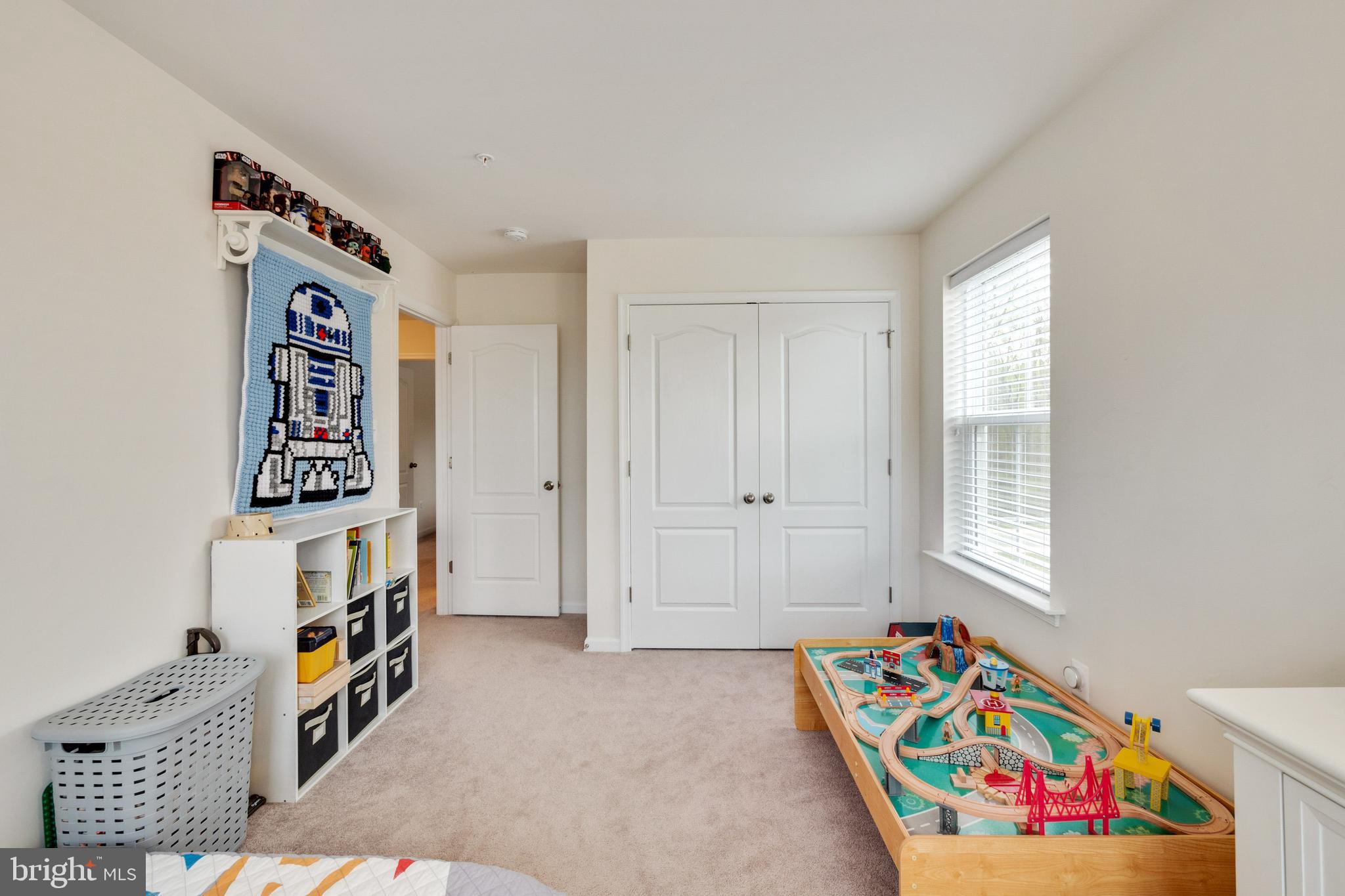 WINDSOR MANOR - Residential