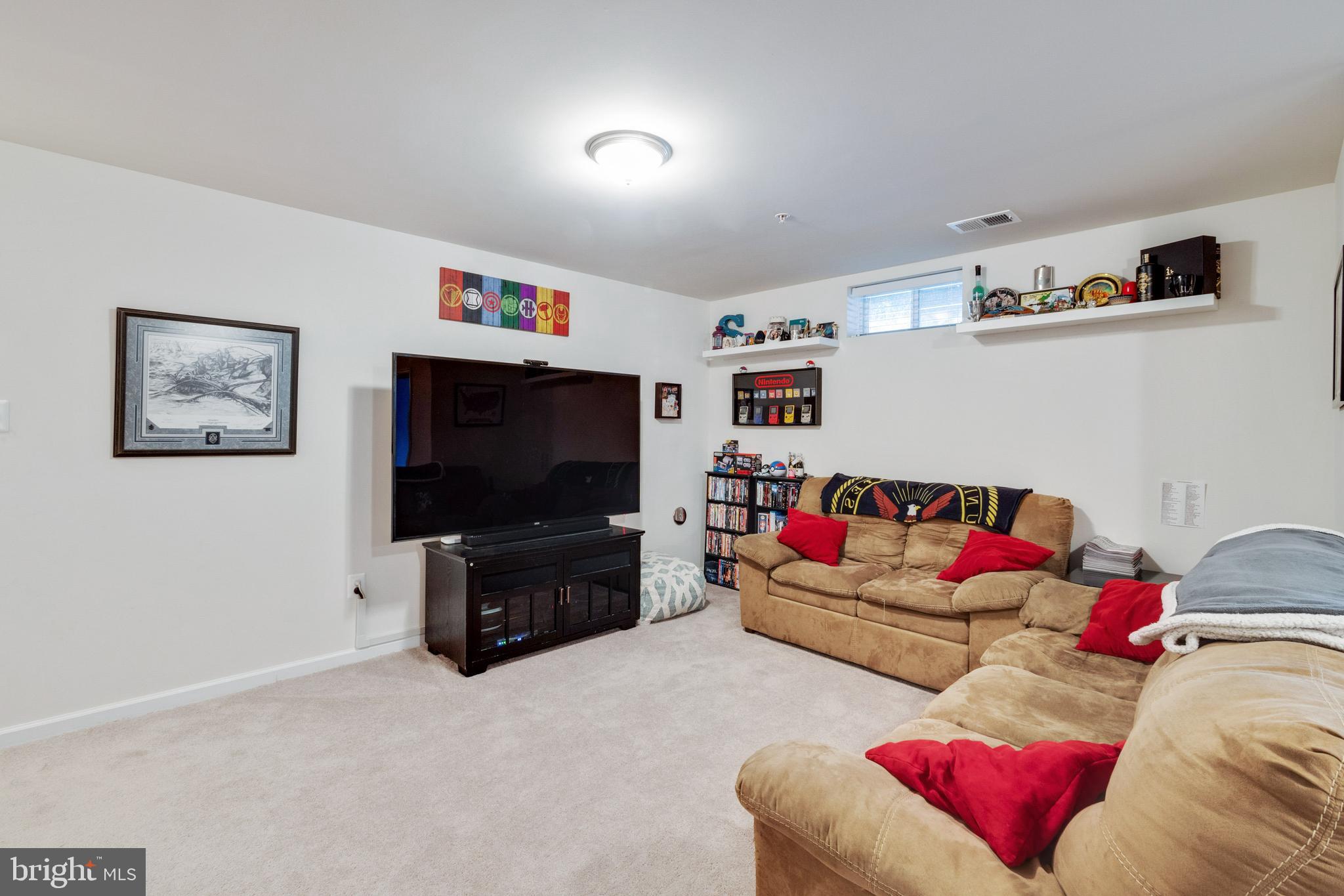 WINDSOR MANOR - Residential