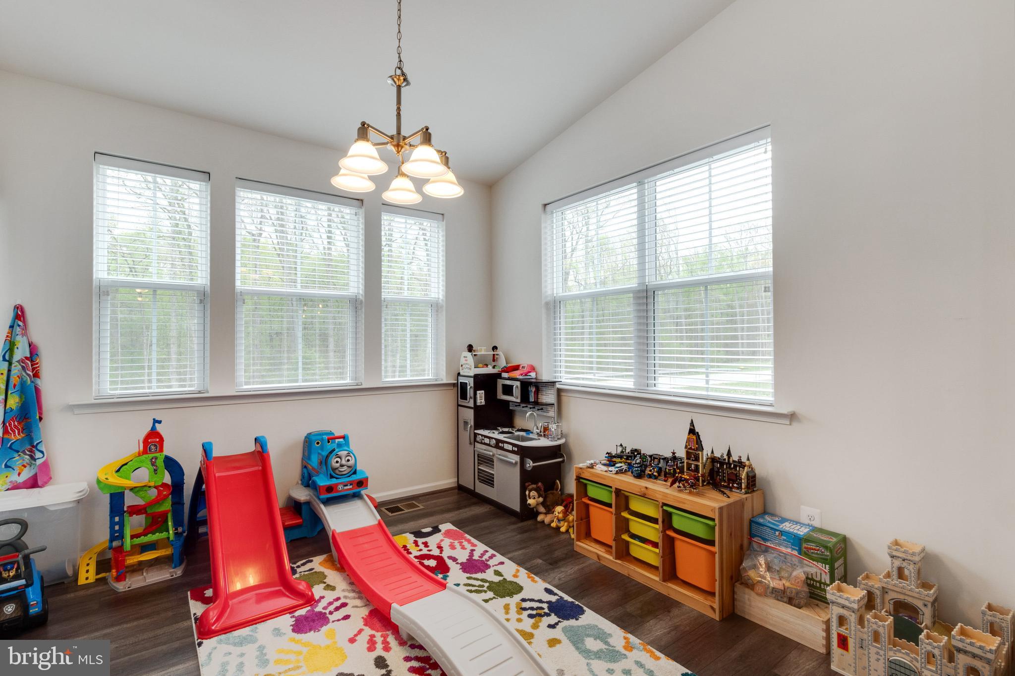 WINDSOR MANOR - Residential