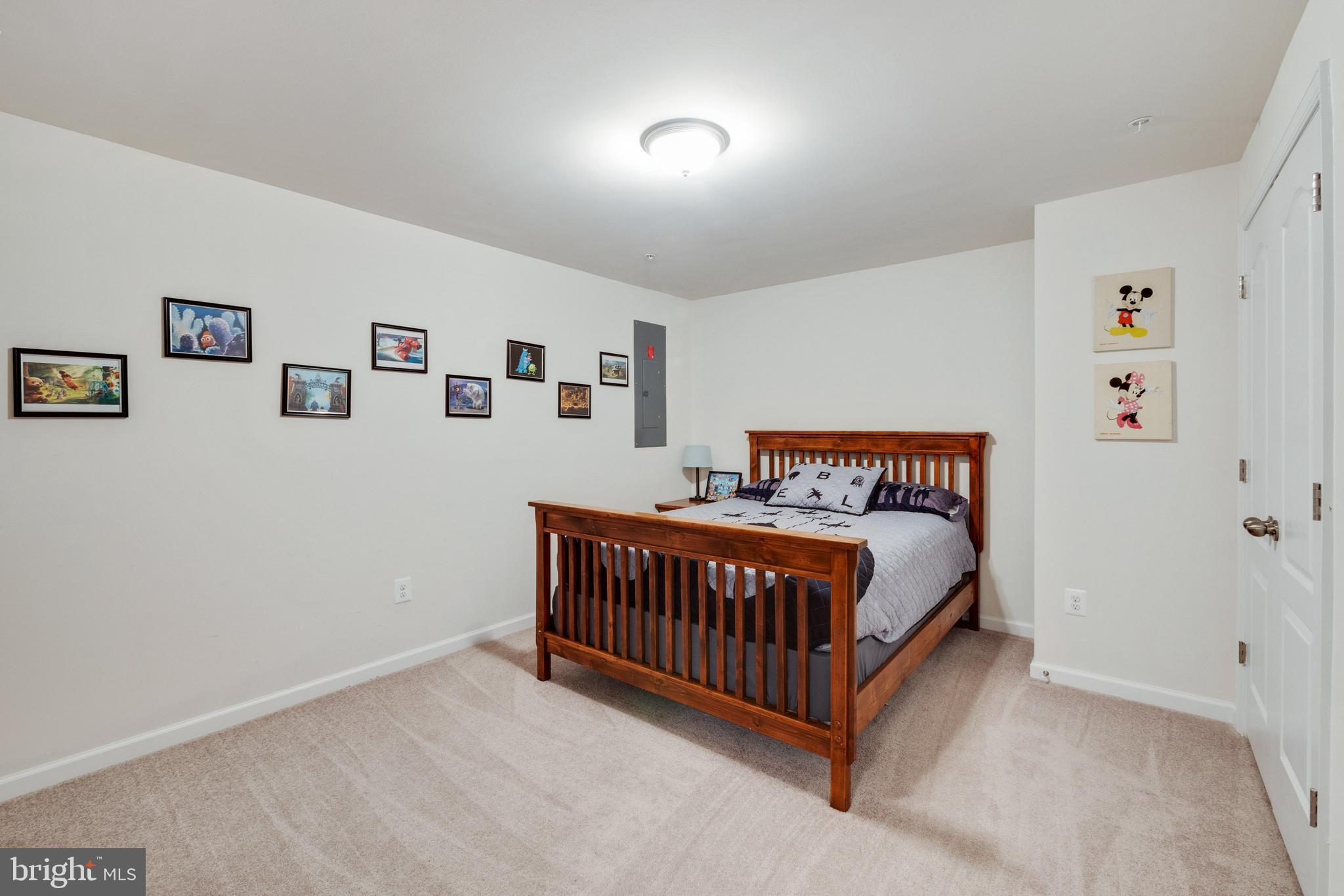 WINDSOR MANOR - Residential