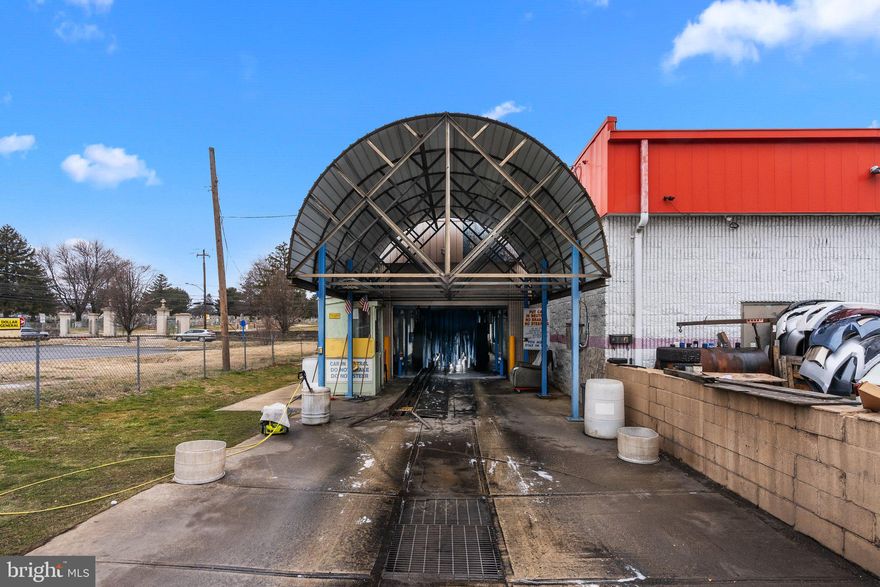 Wonderful  Opportunity to esquire and improve the Business to get higher level of income:  
Cloth Bright Ray Car Wash .
It is currently working and making money.
Business for sale ONLY-not the property.
The owner pays Lease and utilities which will be transferred to new owner..
Come and see and start to work for yourself.