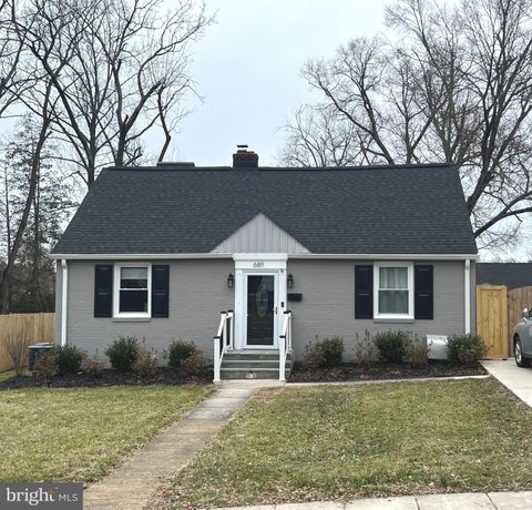 Photo of 6811 Jackson Avenue, FALLS CHURCH, VA 22042 (MLS # VAFX2294014)