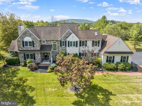 Homes For Sale - 132 Barton Drive<br/> Chester County, SPRING CITY, PA 19475