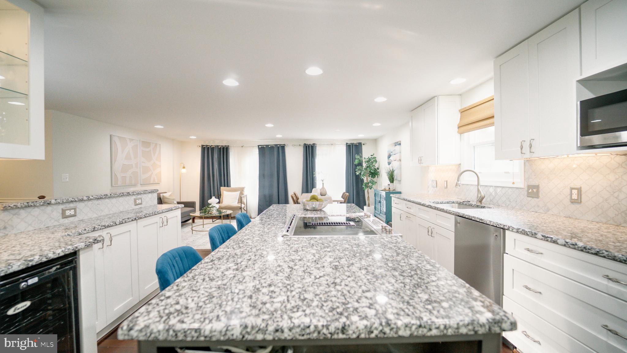 KINGSTON CHASE - Residential