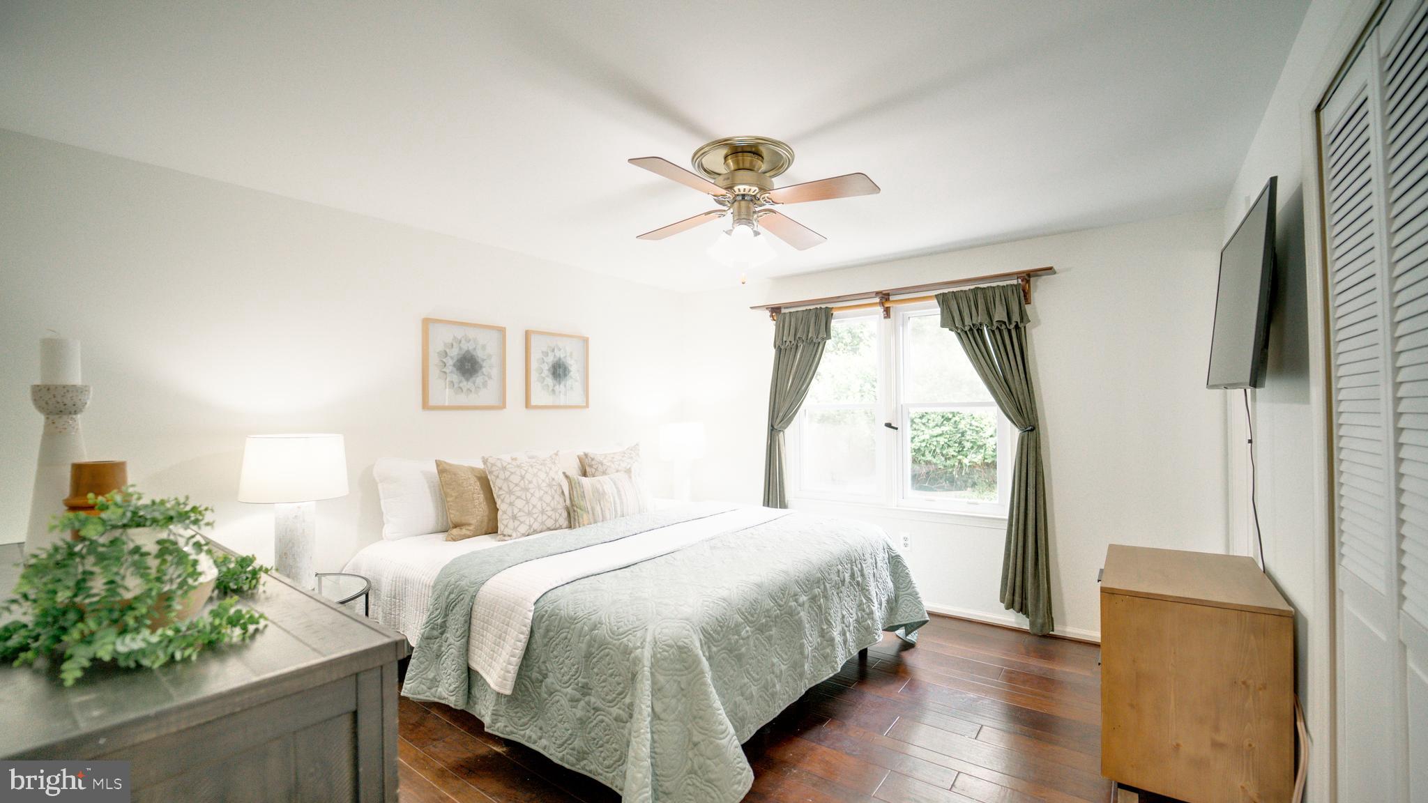 KINGSTON CHASE - Residential