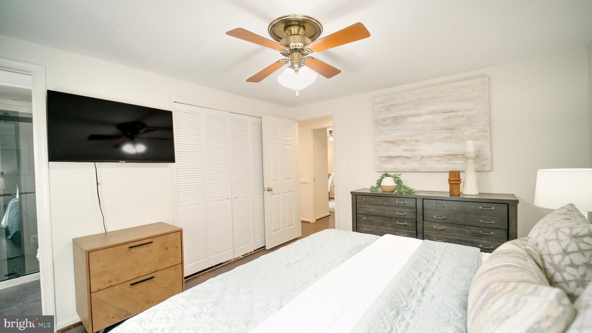 KINGSTON CHASE - Residential