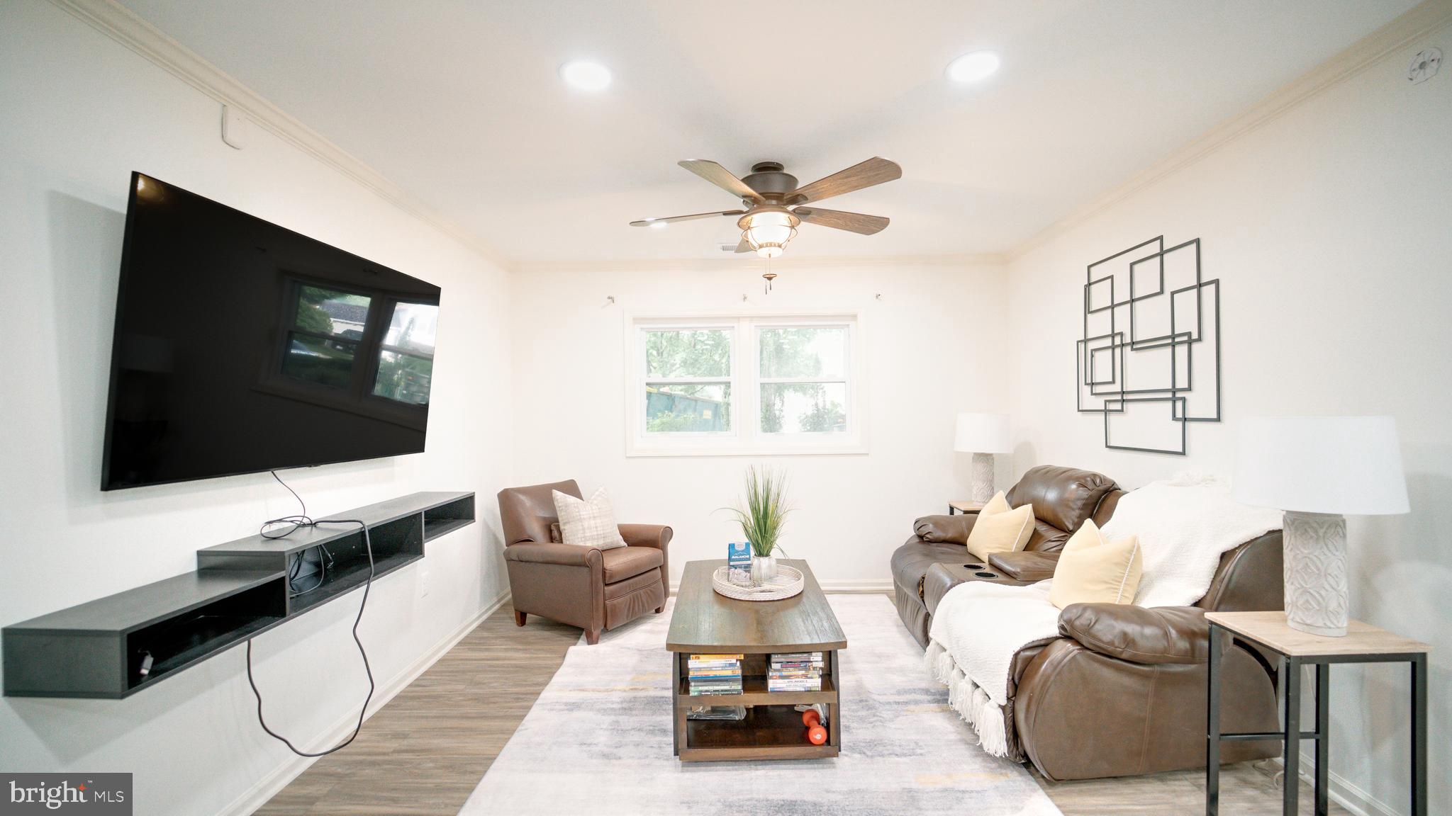 KINGSTON CHASE - Residential