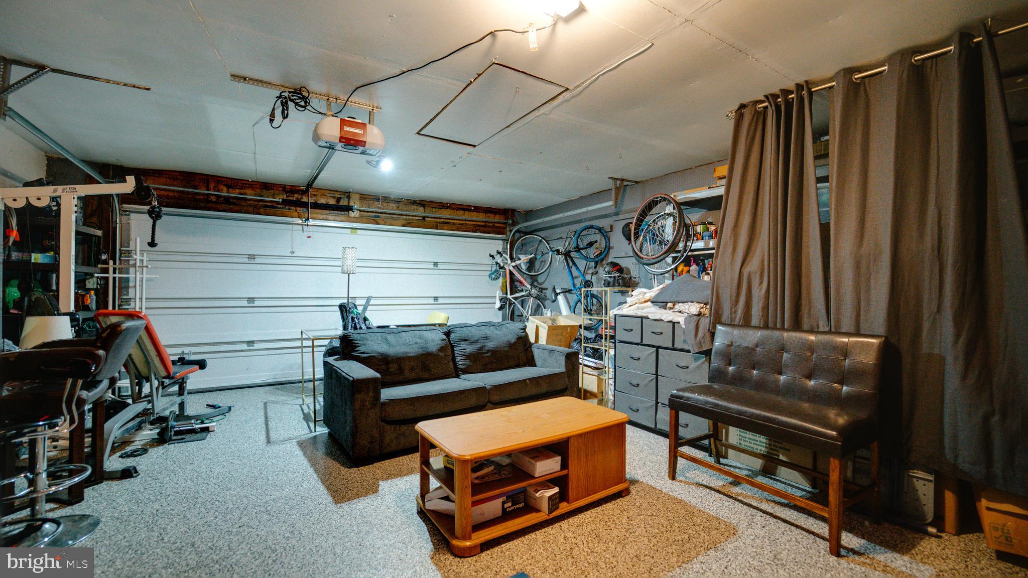 KINGSTON CHASE - Residential