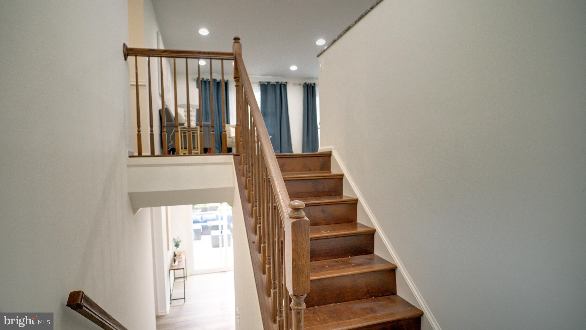 KINGSTON CHASE - Residential