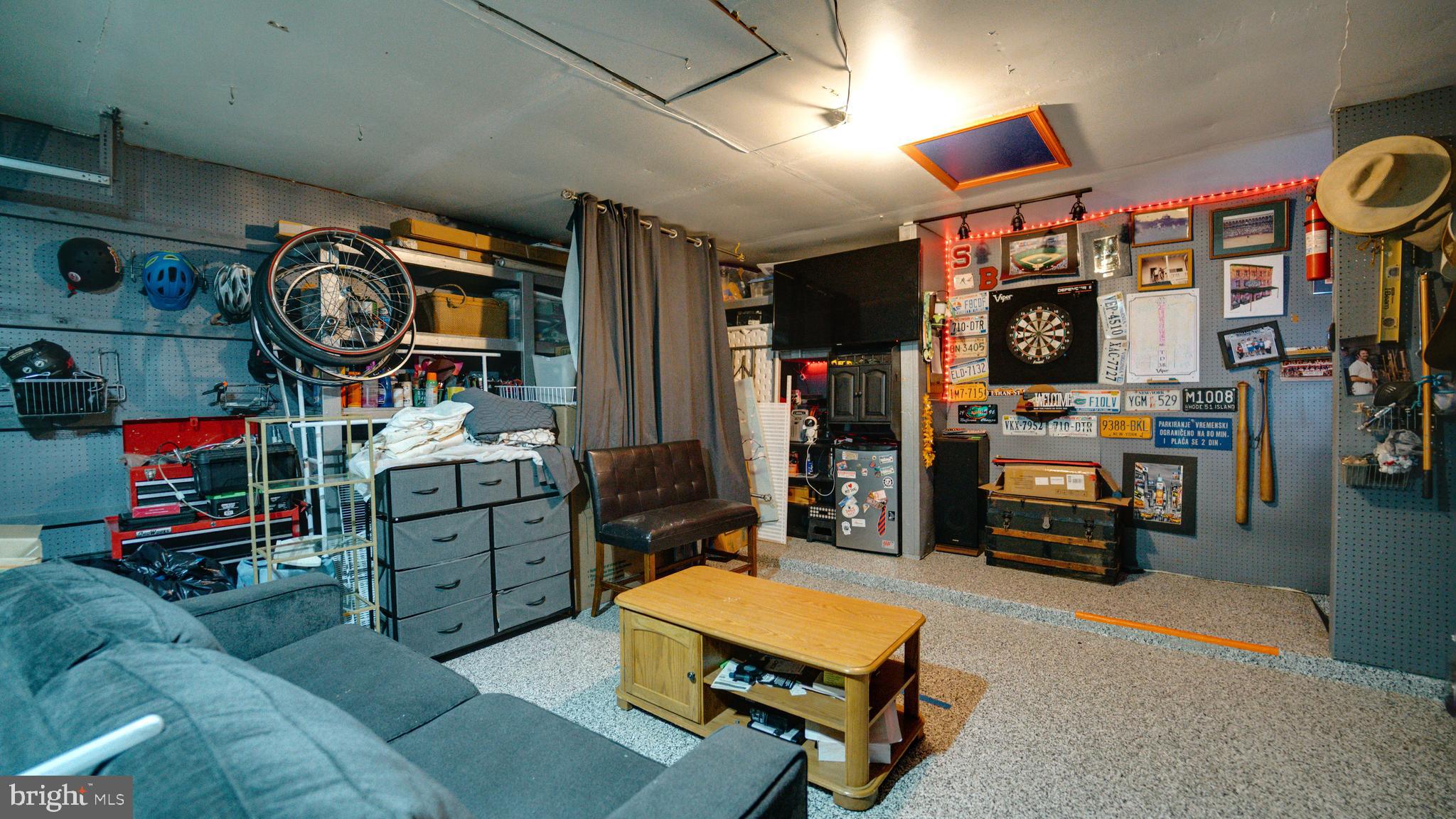 KINGSTON CHASE - Residential