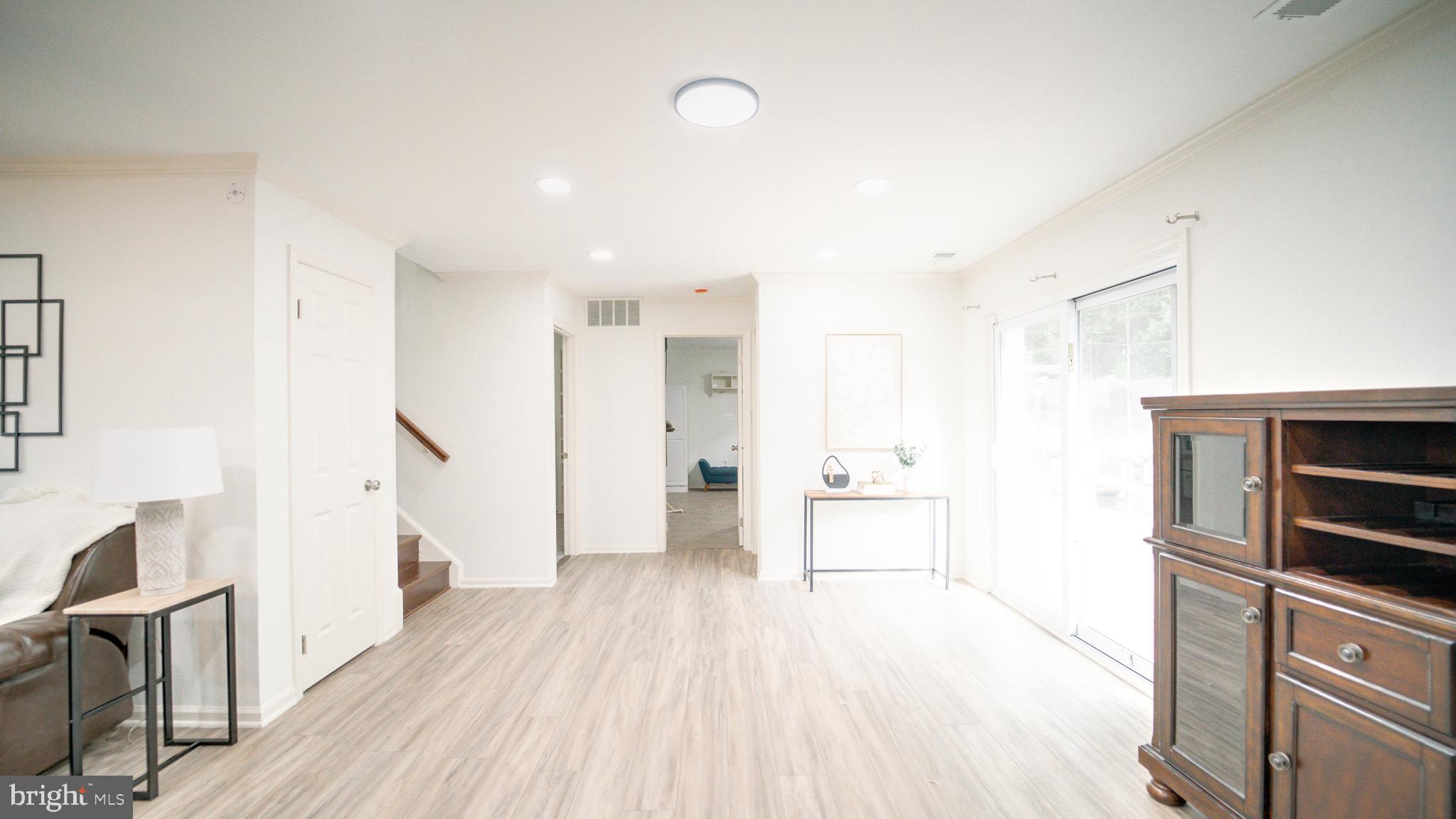 KINGSTON CHASE - Residential