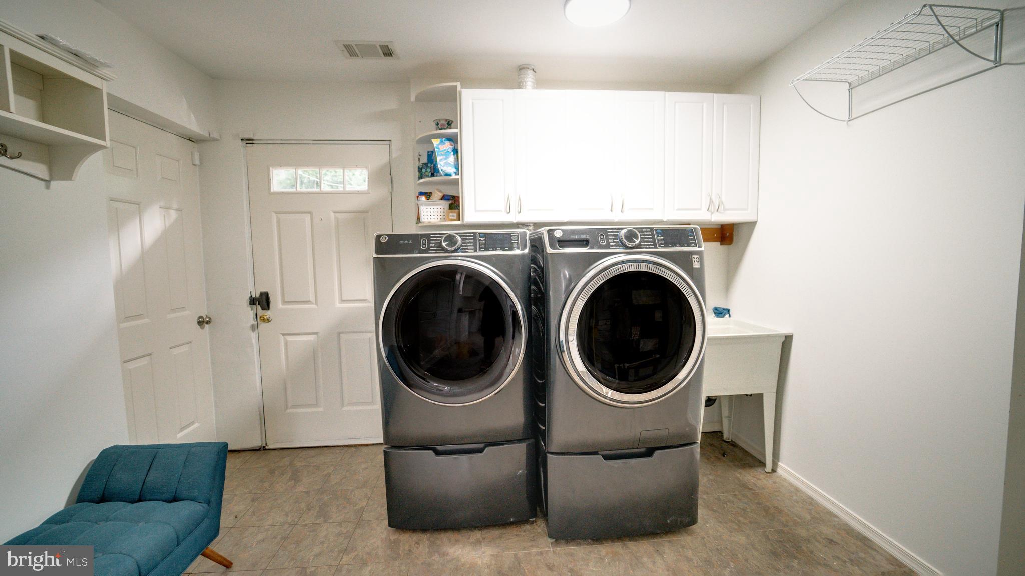 KINGSTON CHASE - Residential