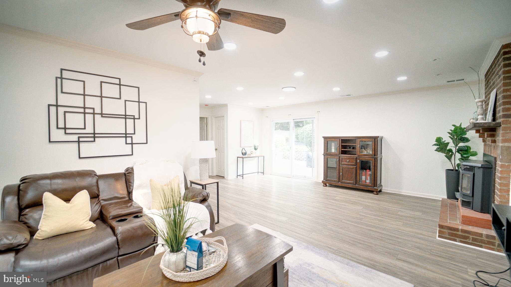 KINGSTON CHASE - Residential