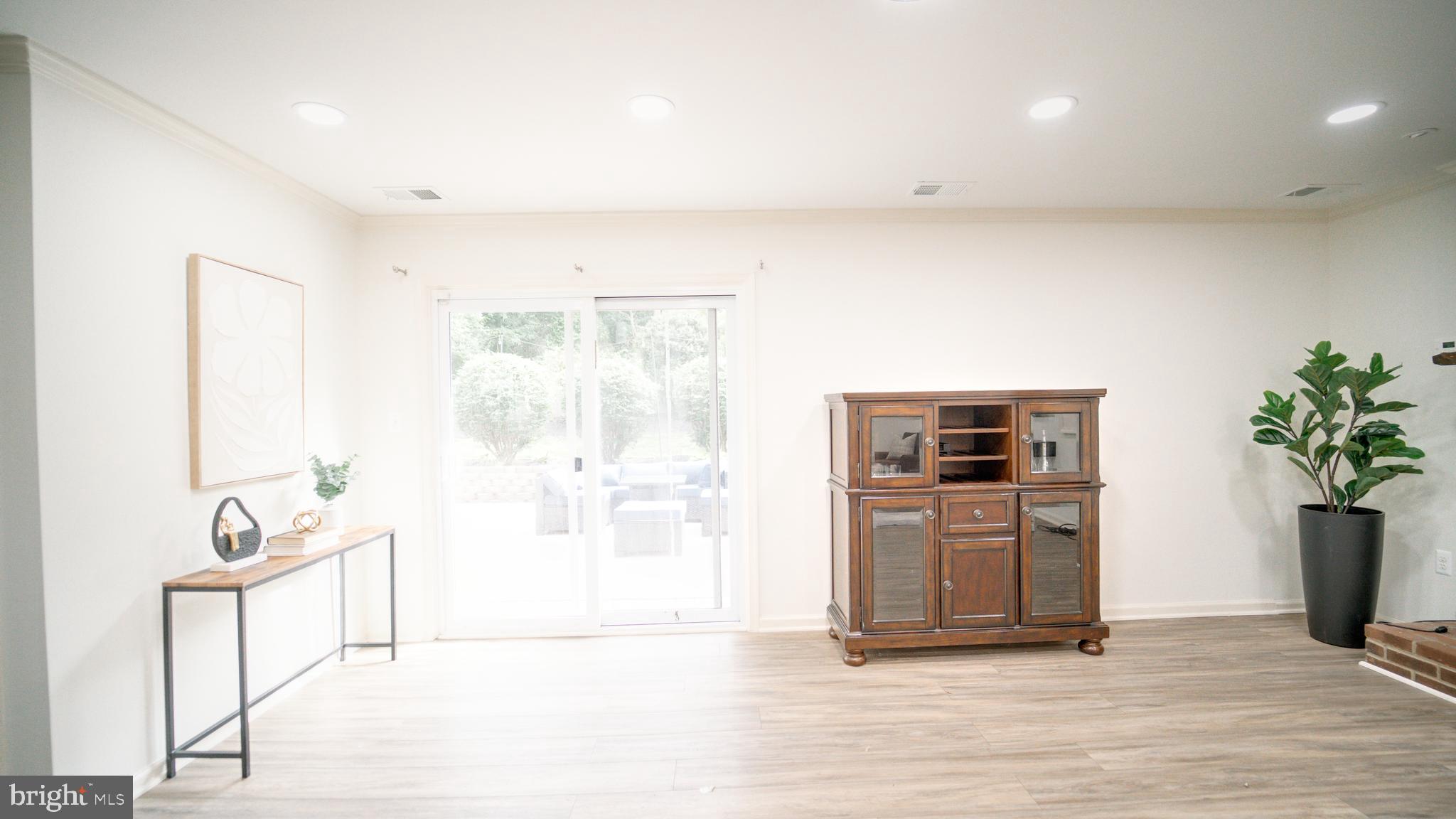 KINGSTON CHASE - Residential