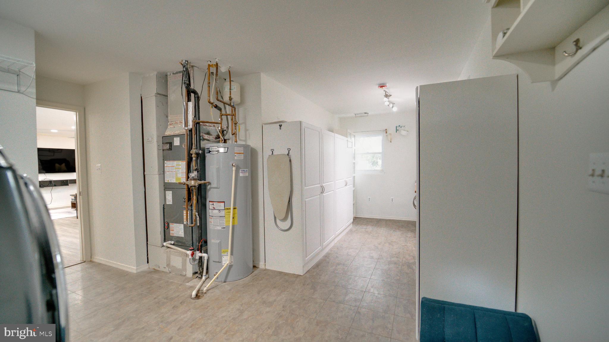 KINGSTON CHASE - Residential