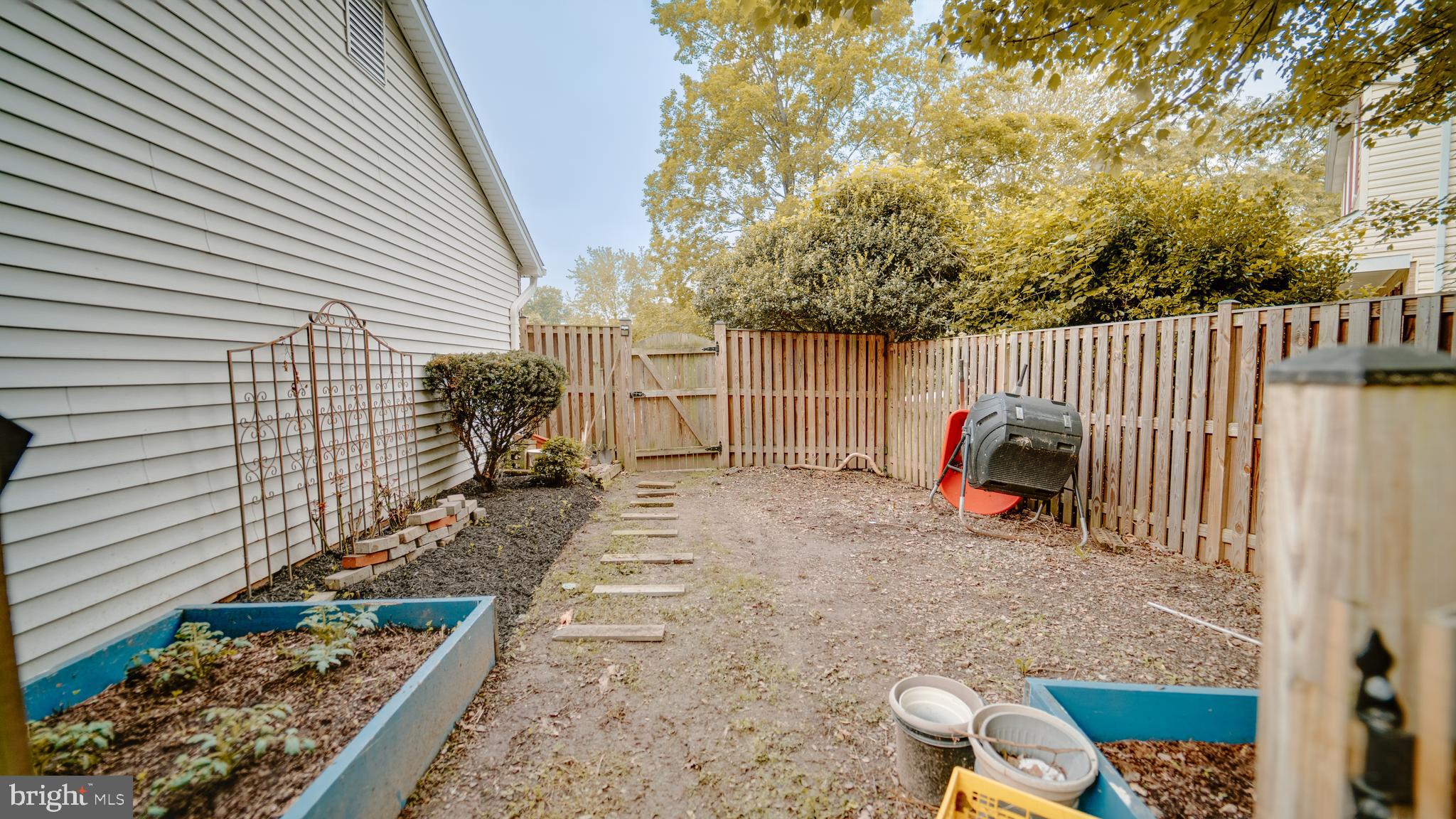 KINGSTON CHASE - Residential