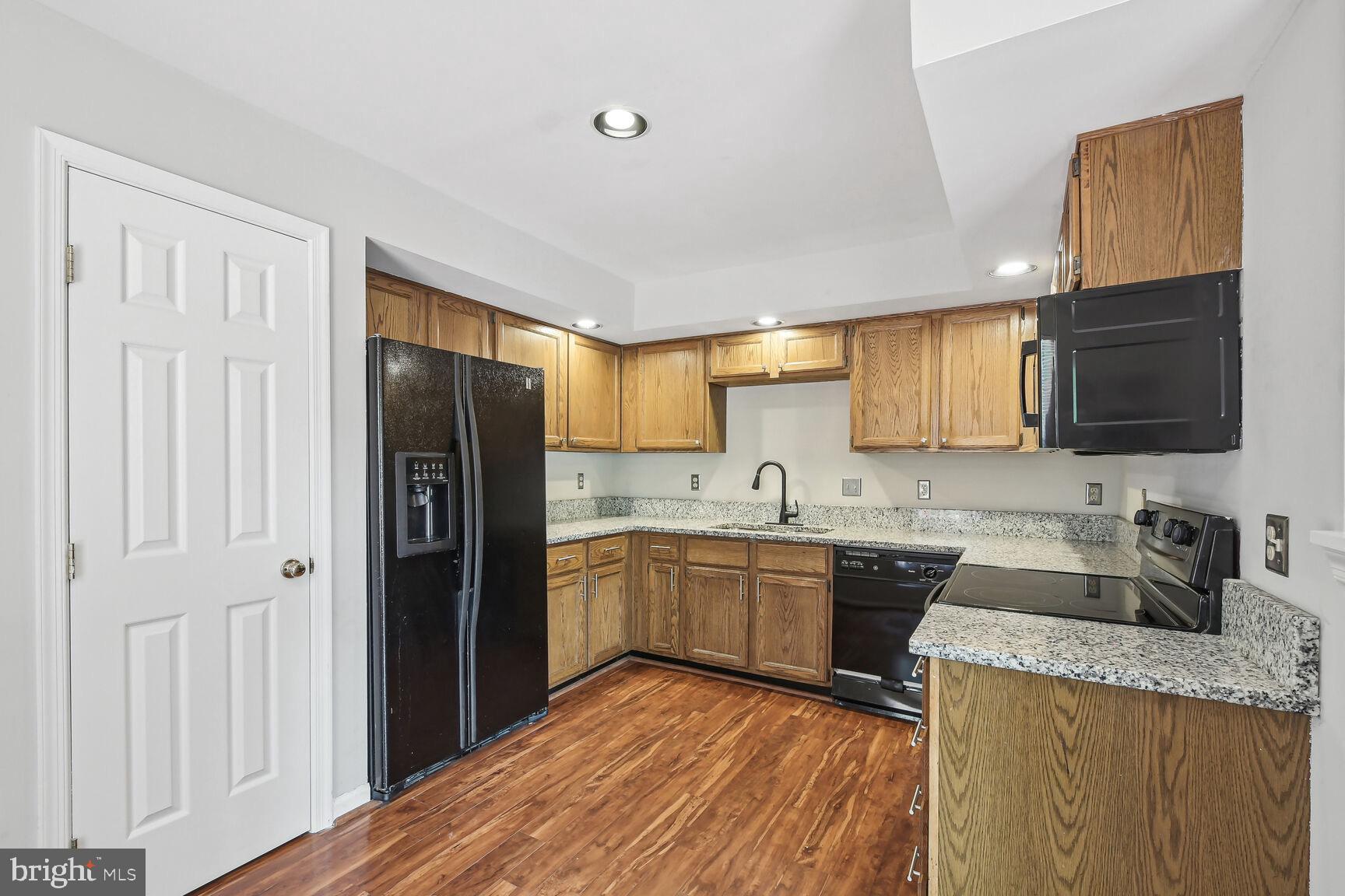 CASCADES - Residential Lease