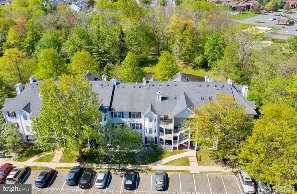Photo of 20 Sheffield Court, NORTH BRUNSWICK, NJ 08902 (MLS # NJMX2010608)