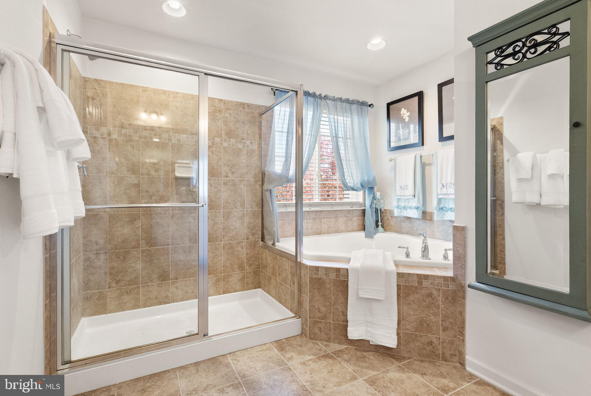 CASCADES PLACE CONDOMINIUM - Residential