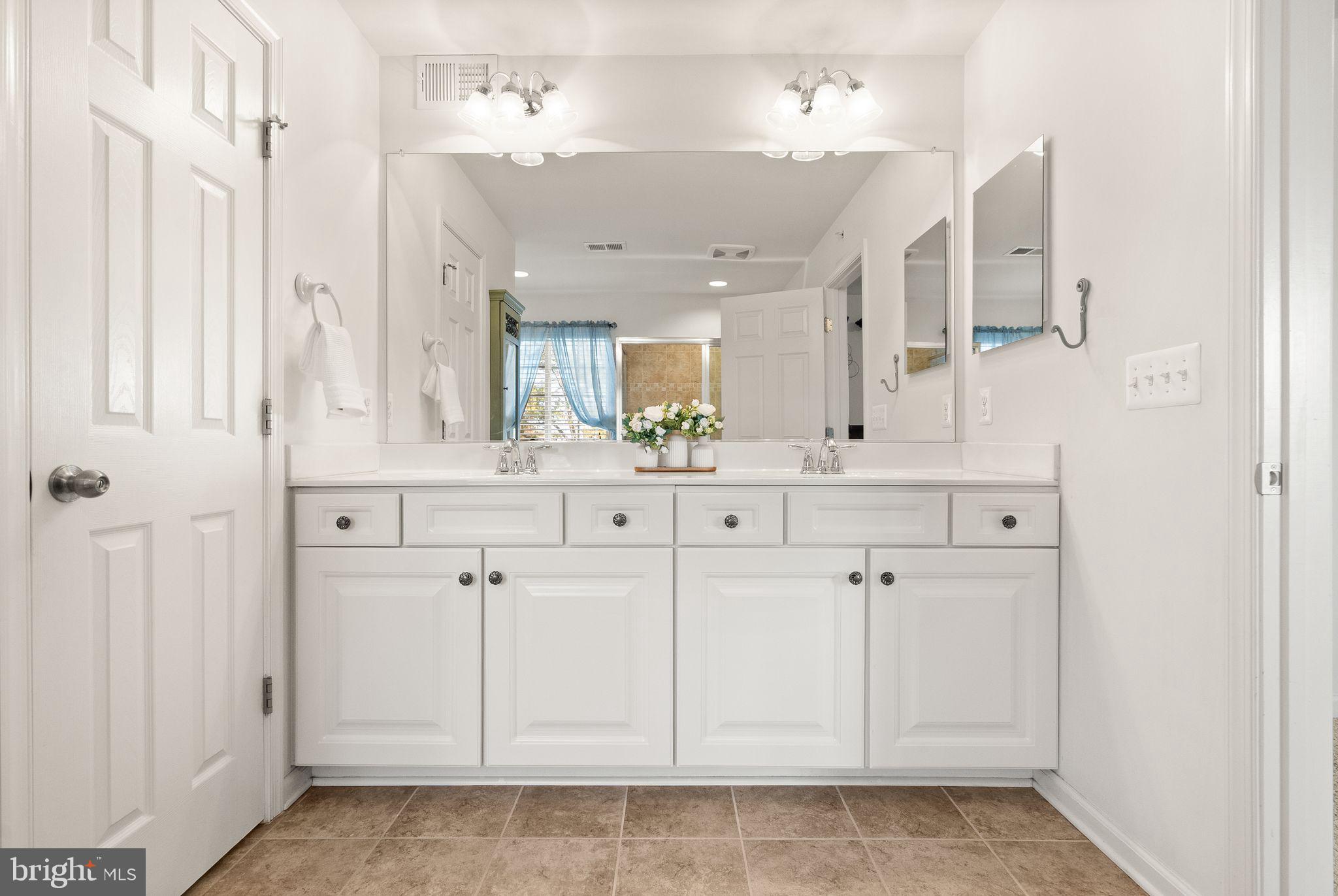 CASCADES PLACE CONDOMINIUM - Residential