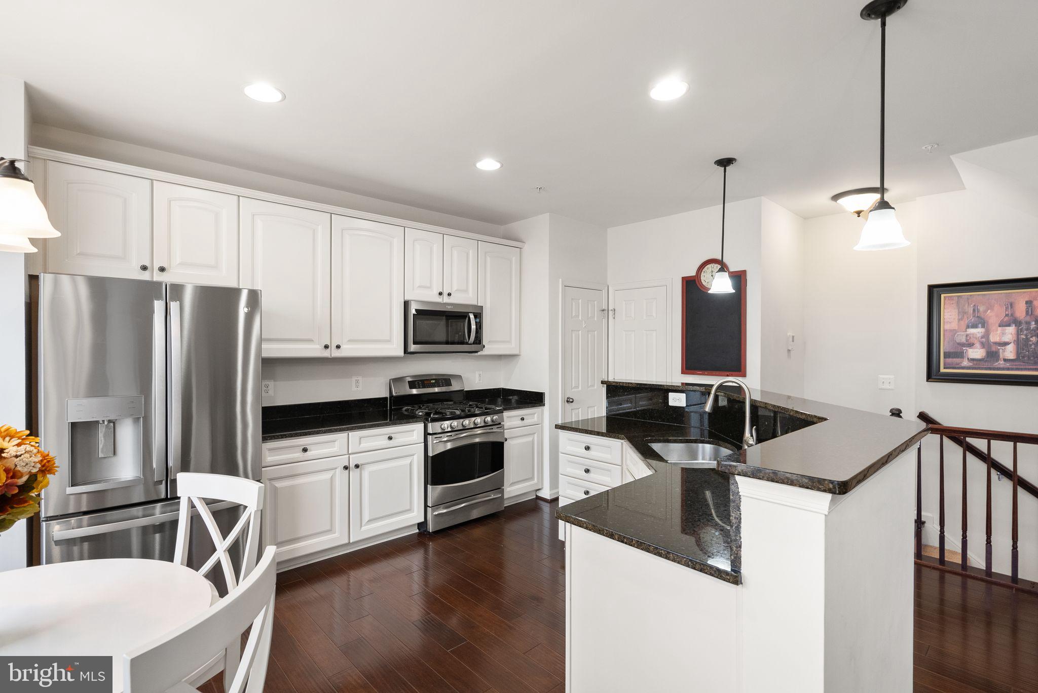 CASCADES PLACE CONDOMINIUM - Residential