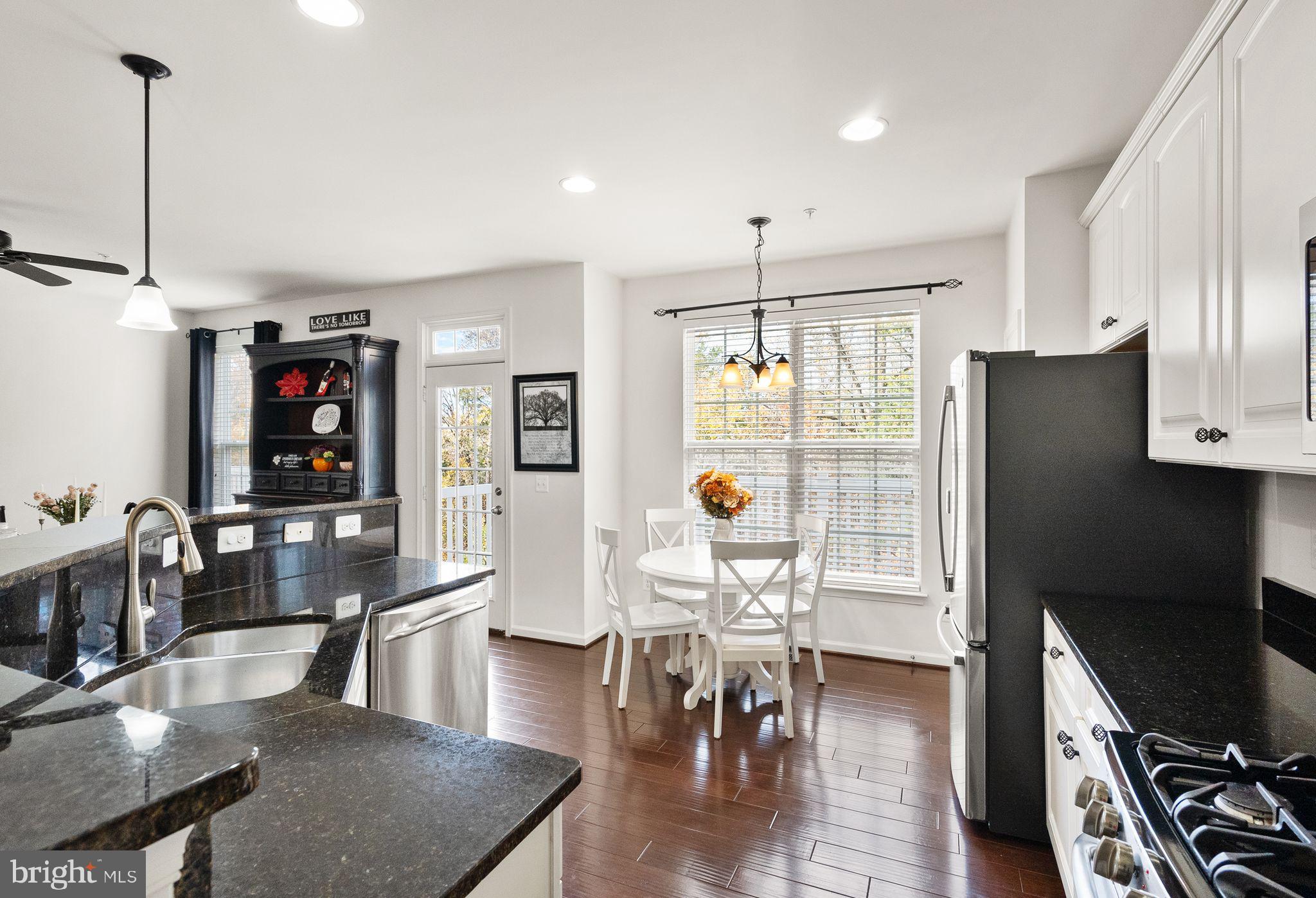 CASCADES PLACE CONDOMINIUM - Residential