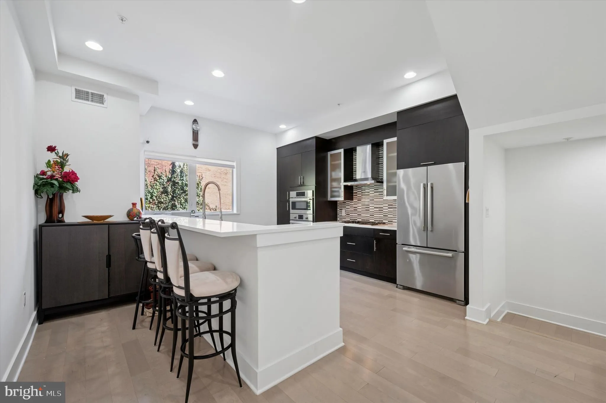 Philadelphia, Pennsylvania 19106, United States, 3 Bedrooms Bedrooms, ,5 BathroomsBathrooms,Residential,Active,86176