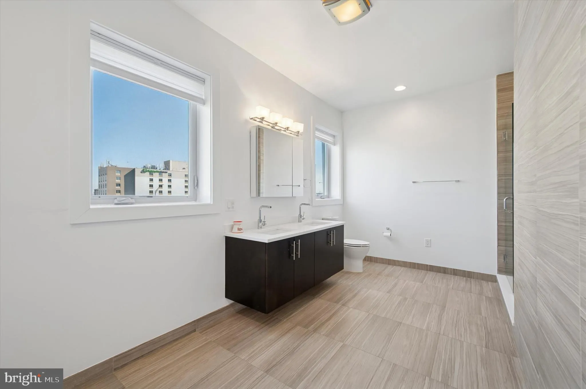 Philadelphia, Pennsylvania 19106, United States, 3 Bedrooms Bedrooms, ,5 BathroomsBathrooms,Residential,Active,86176