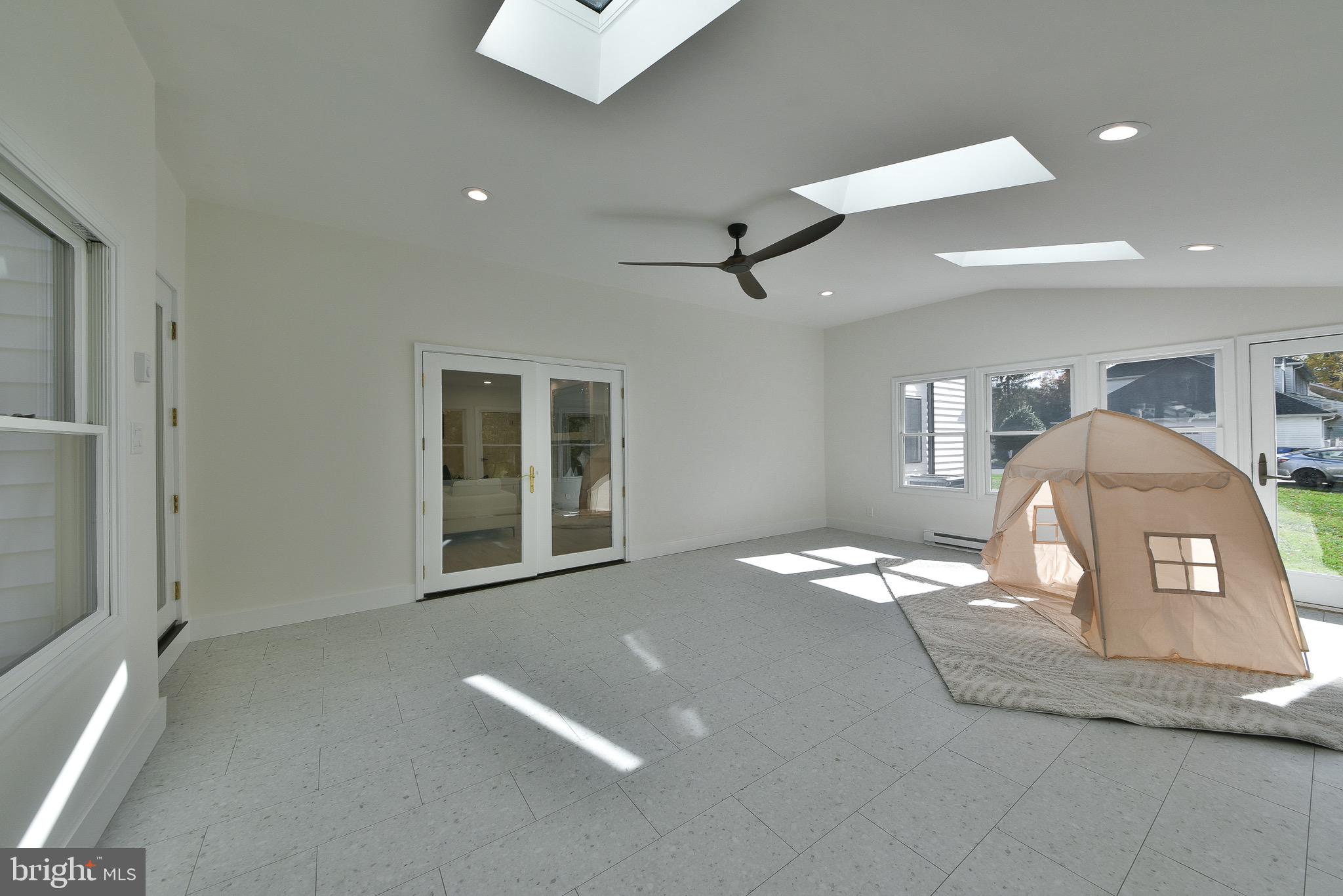 MIRROR LAKE FARMS - Residential