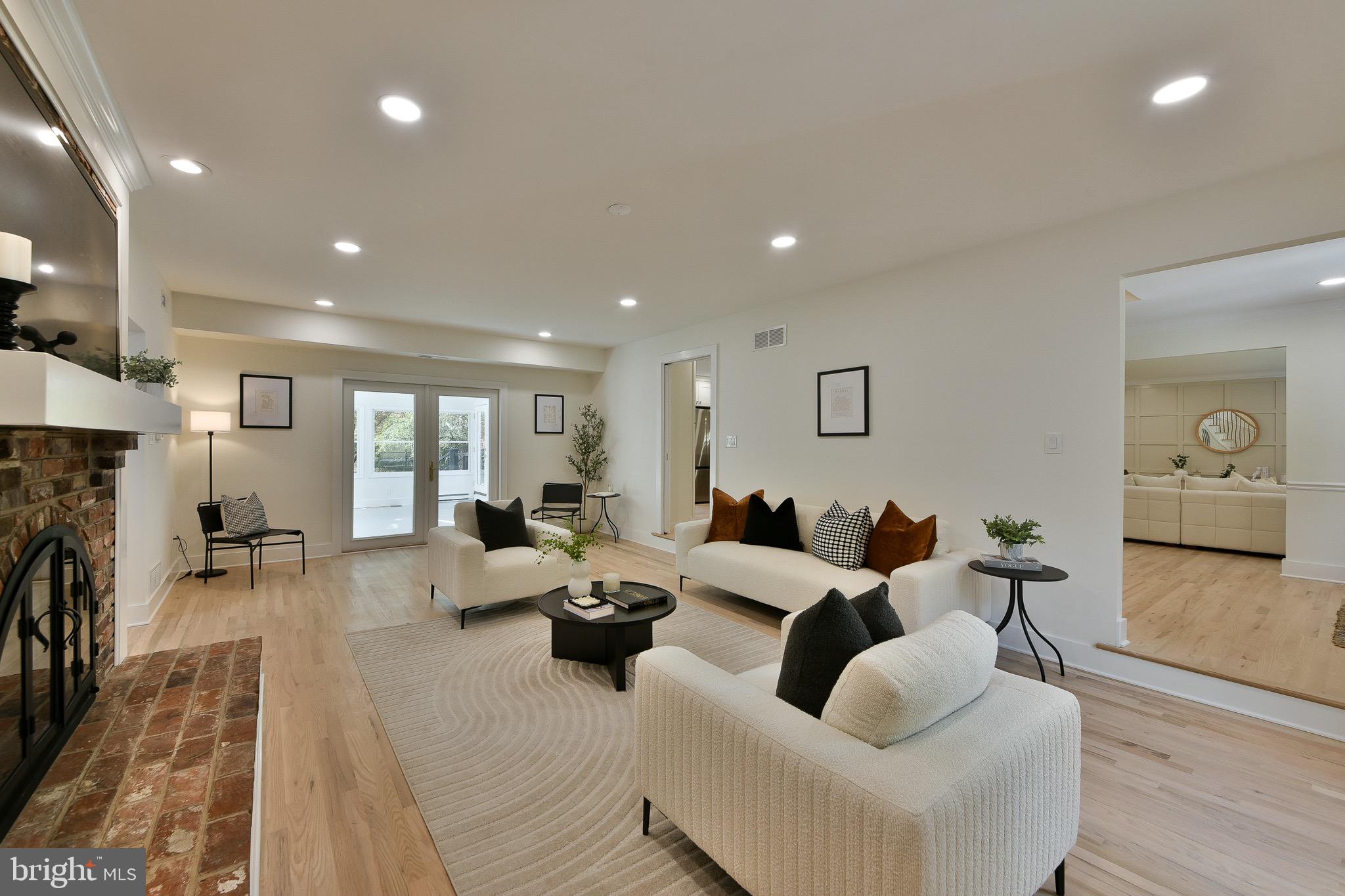 MIRROR LAKE FARMS - Residential