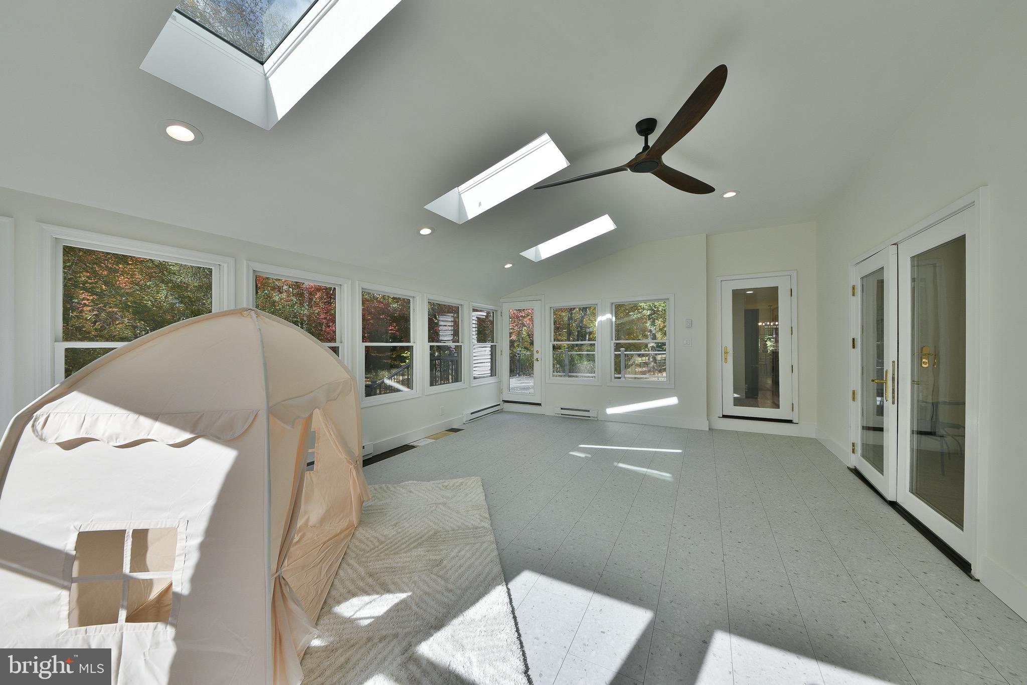 MIRROR LAKE FARMS - Residential