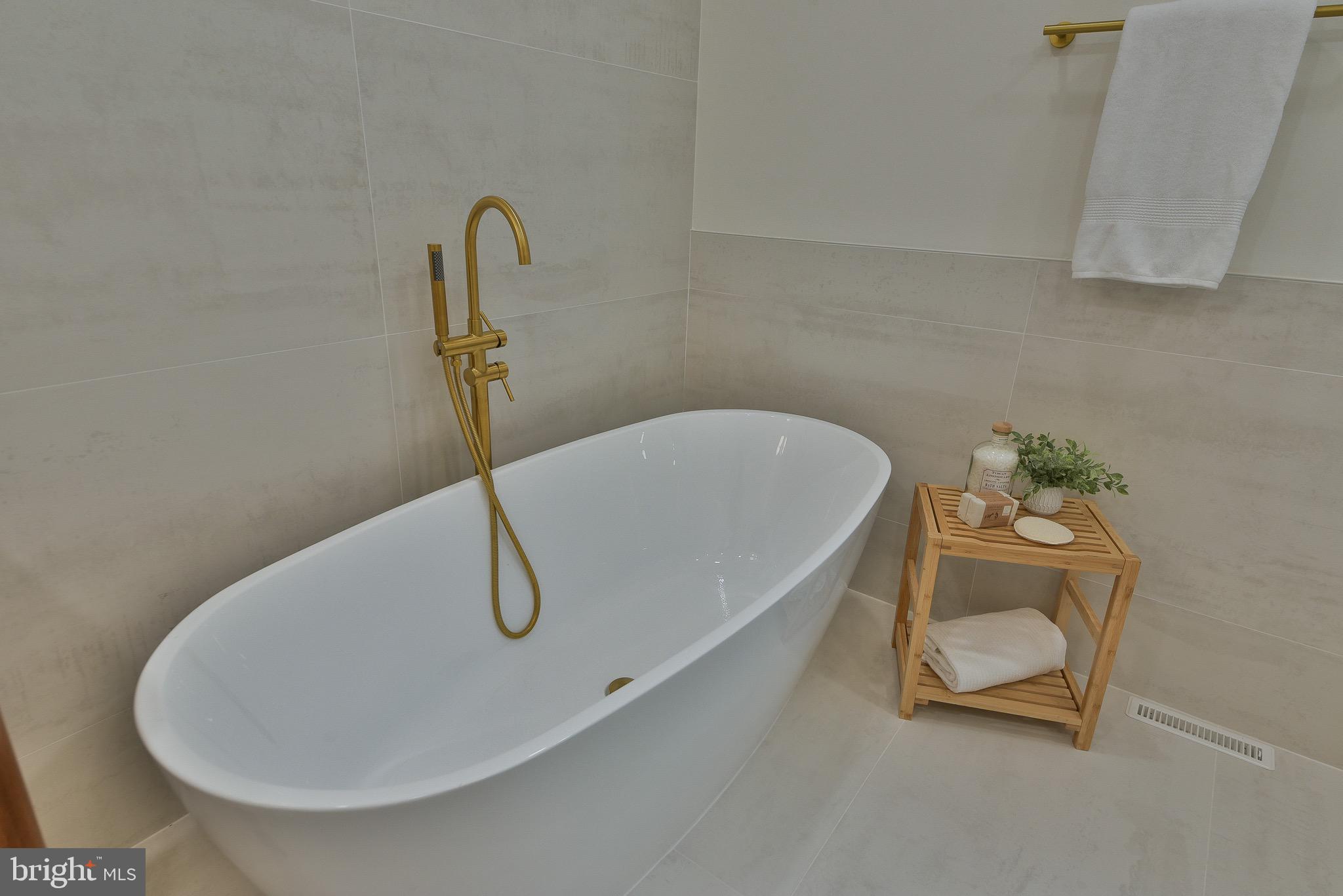 MIRROR LAKE FARMS - Residential