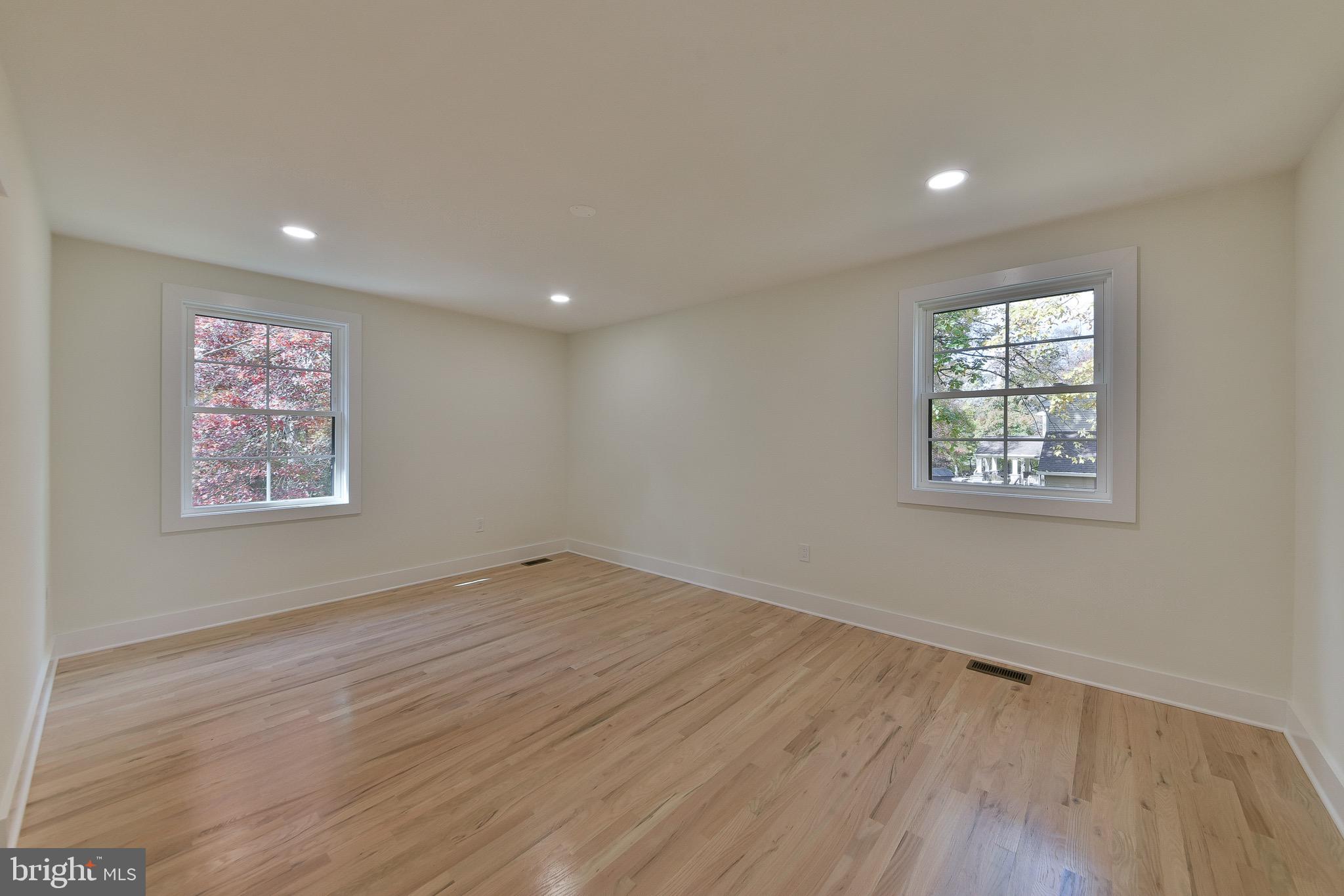 MIRROR LAKE FARMS - Residential