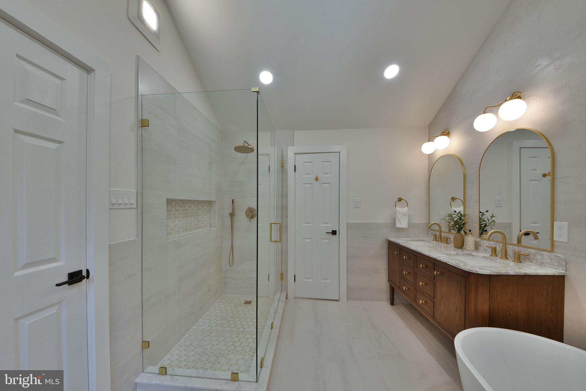 MIRROR LAKE FARMS - Residential