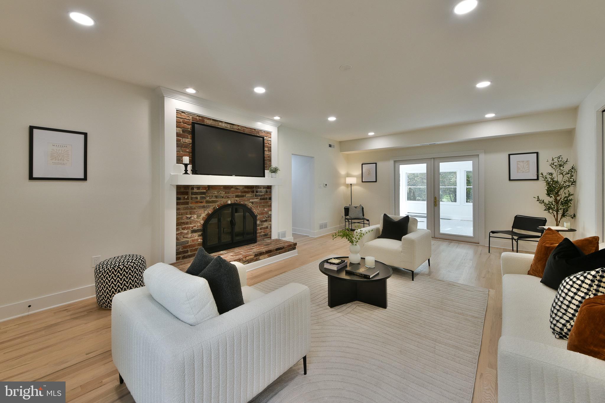 MIRROR LAKE FARMS - Residential