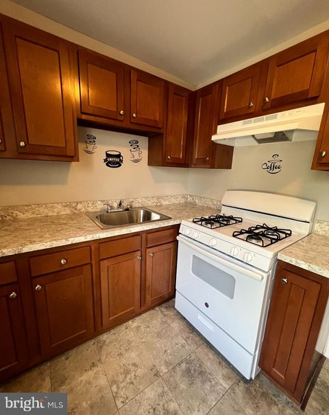 206 S WHITE HORSE PIKE UNIT B AUDUBON NJ 08106