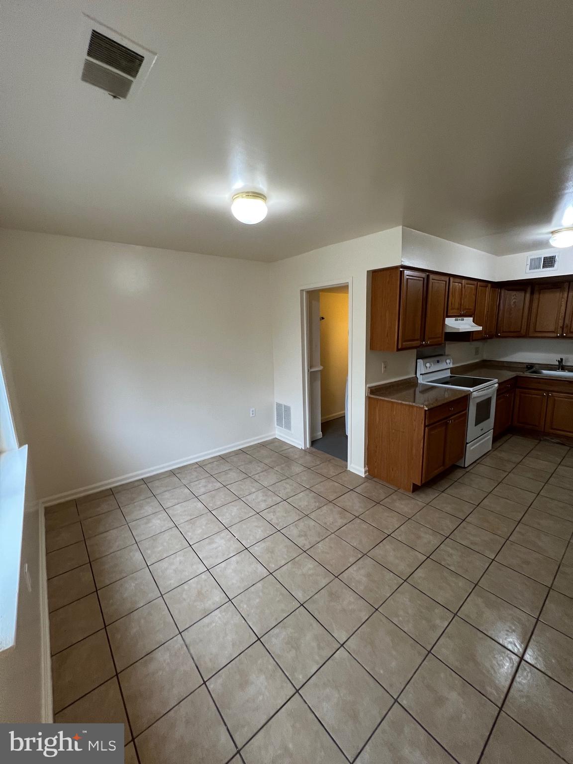 TERRACE TOWNHOUSES OF ANNANDALE - Residential Lease