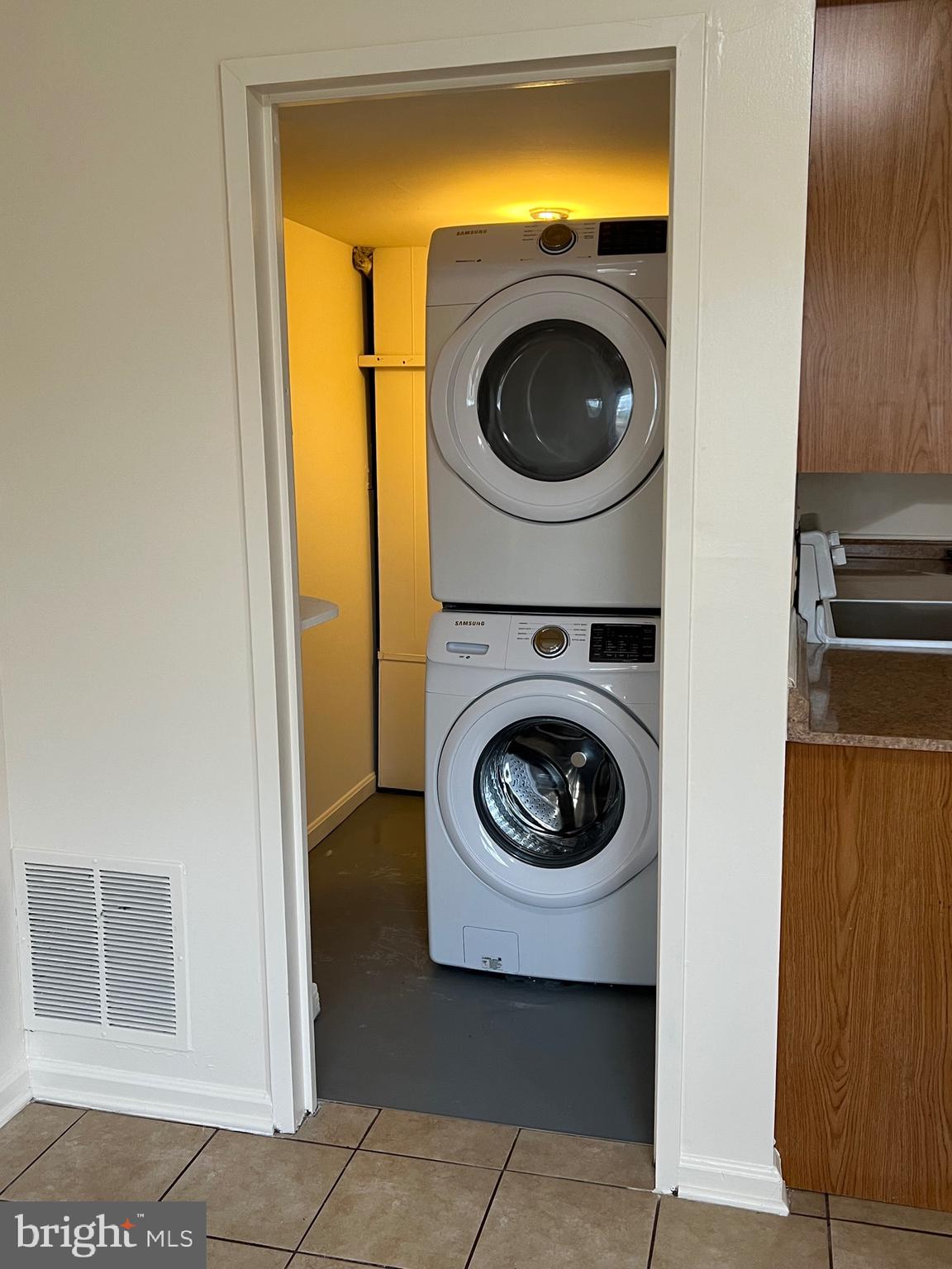 TERRACE TOWNHOUSES OF ANNANDALE - Residential Lease