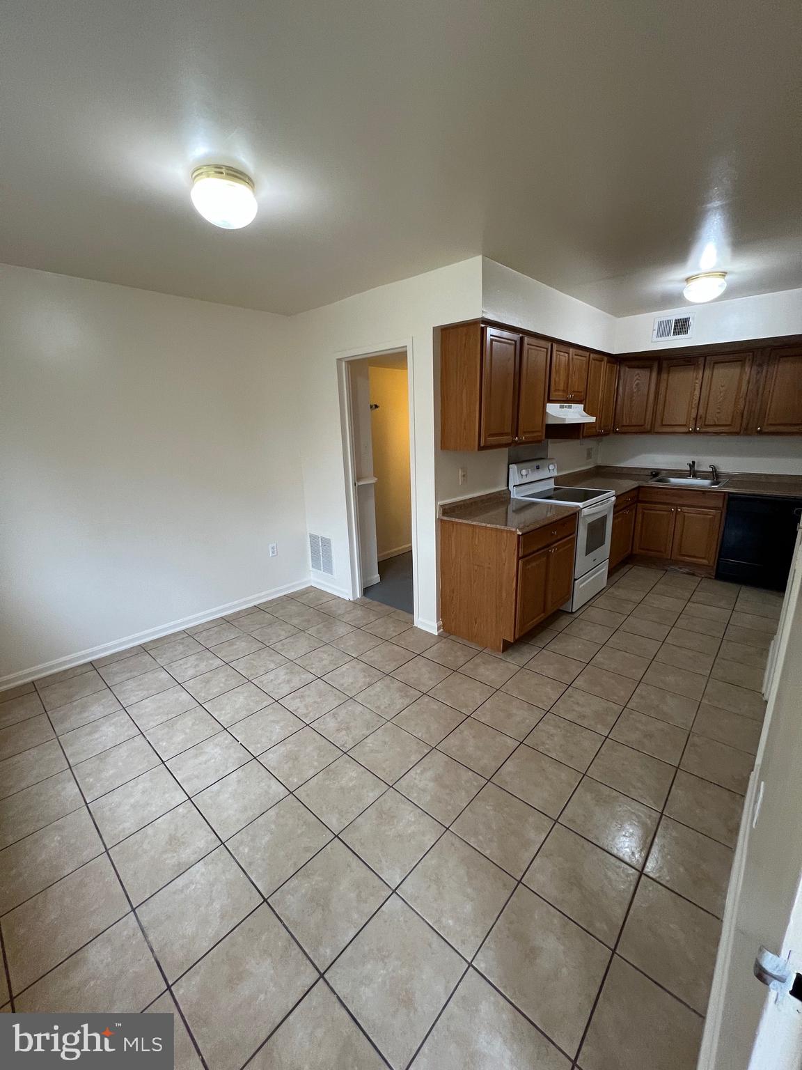 TERRACE TOWNHOUSES OF ANNANDALE - Residential Lease