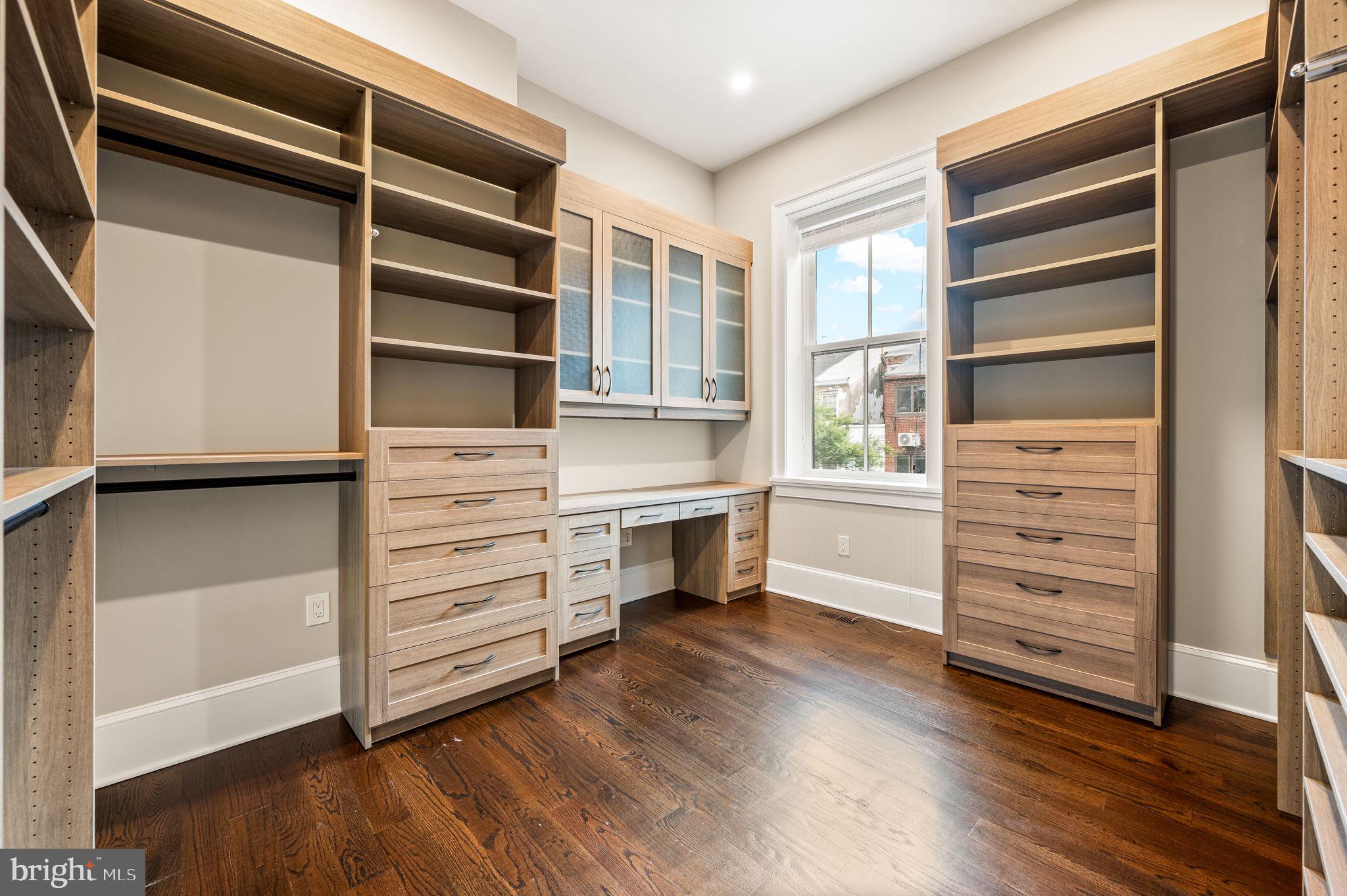 SOCIETY HILL - Residential