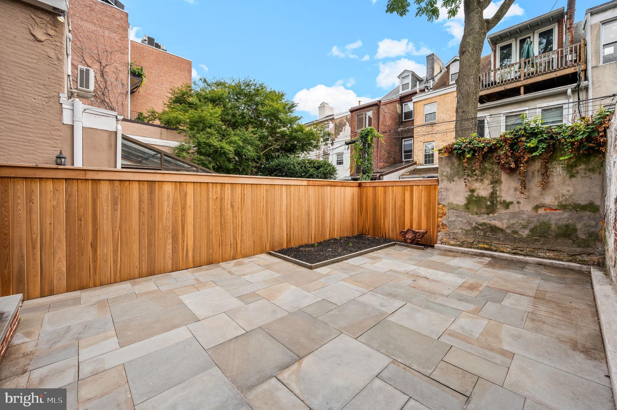 SOCIETY HILL - Residential