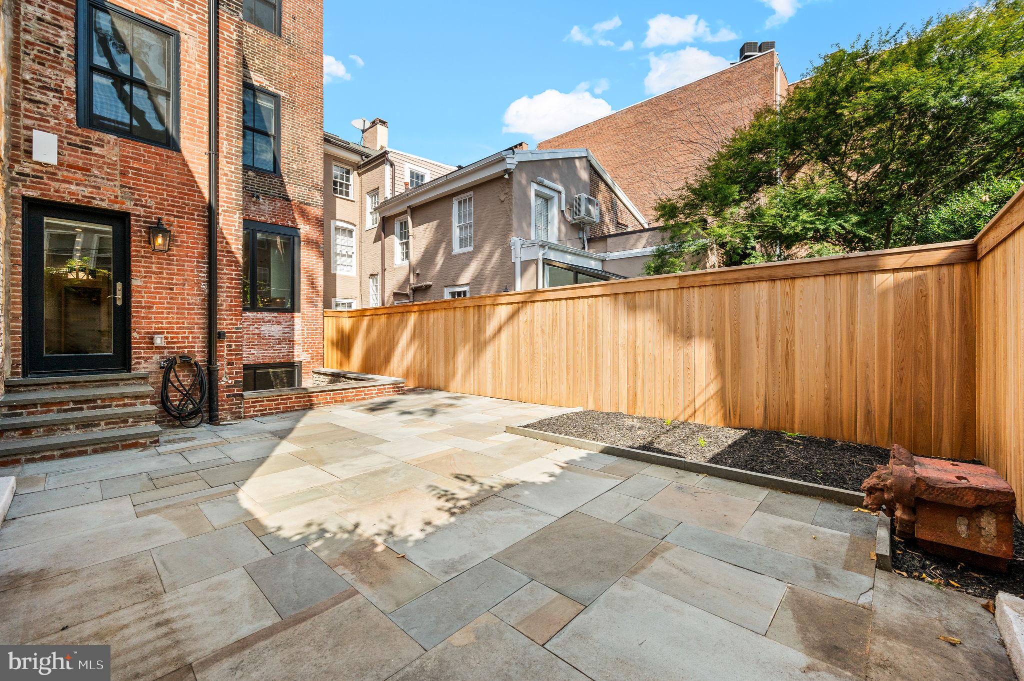 SOCIETY HILL - Residential